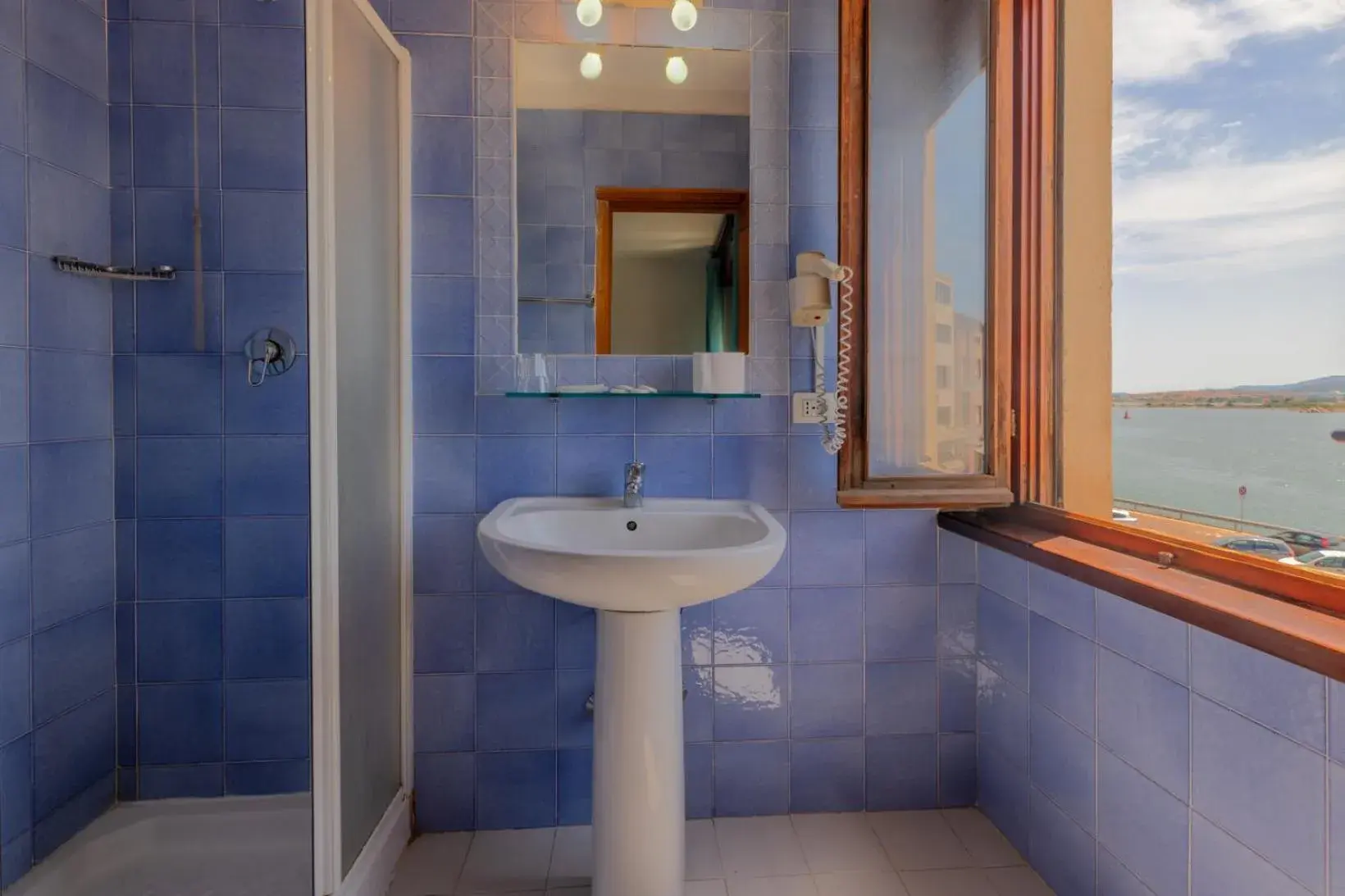 Bathroom in Hotel De Plam