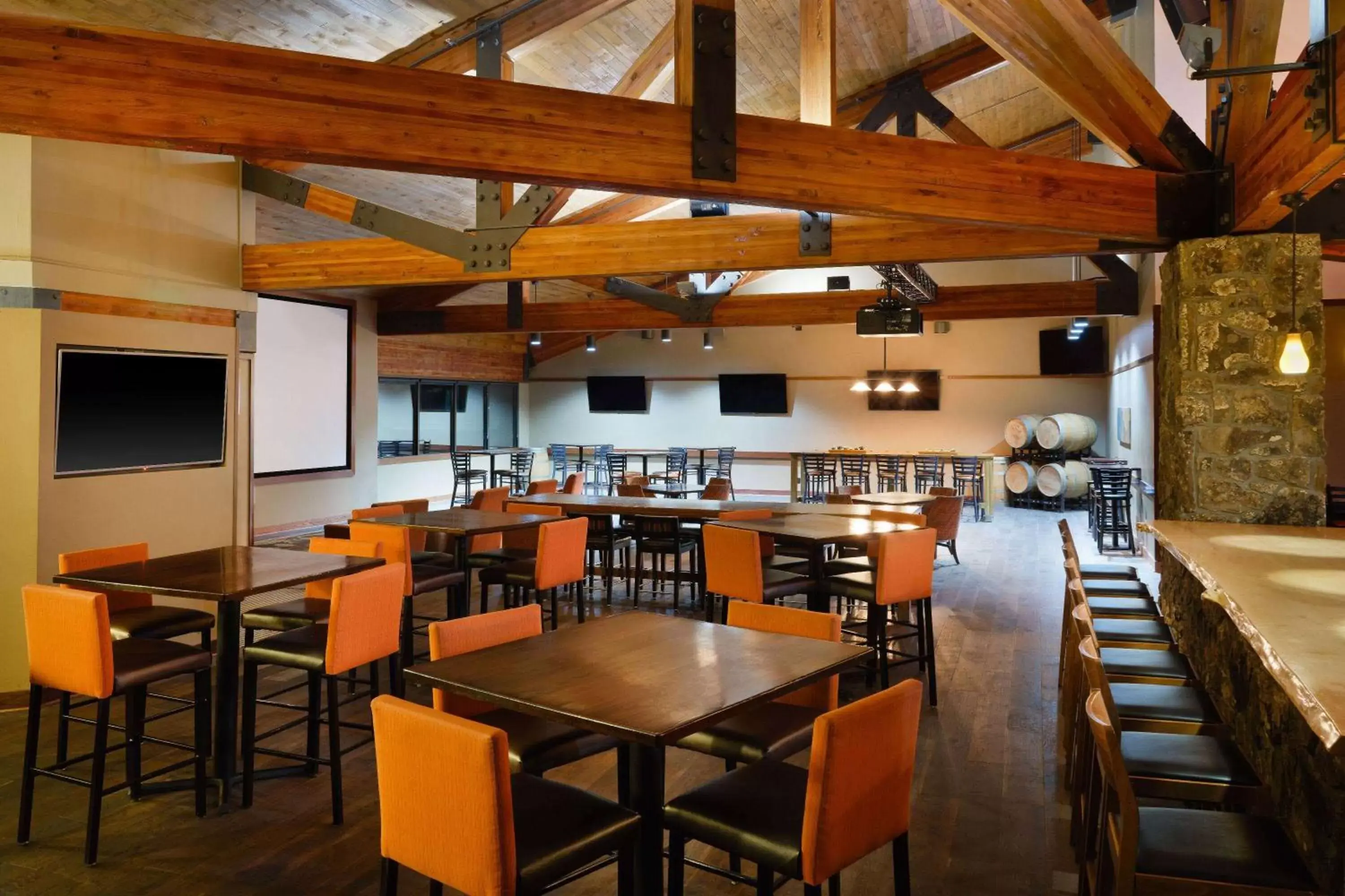Lounge or bar, Restaurant/Places to Eat in Cheyenne Mountain Resort, a Dolce by Wyndham