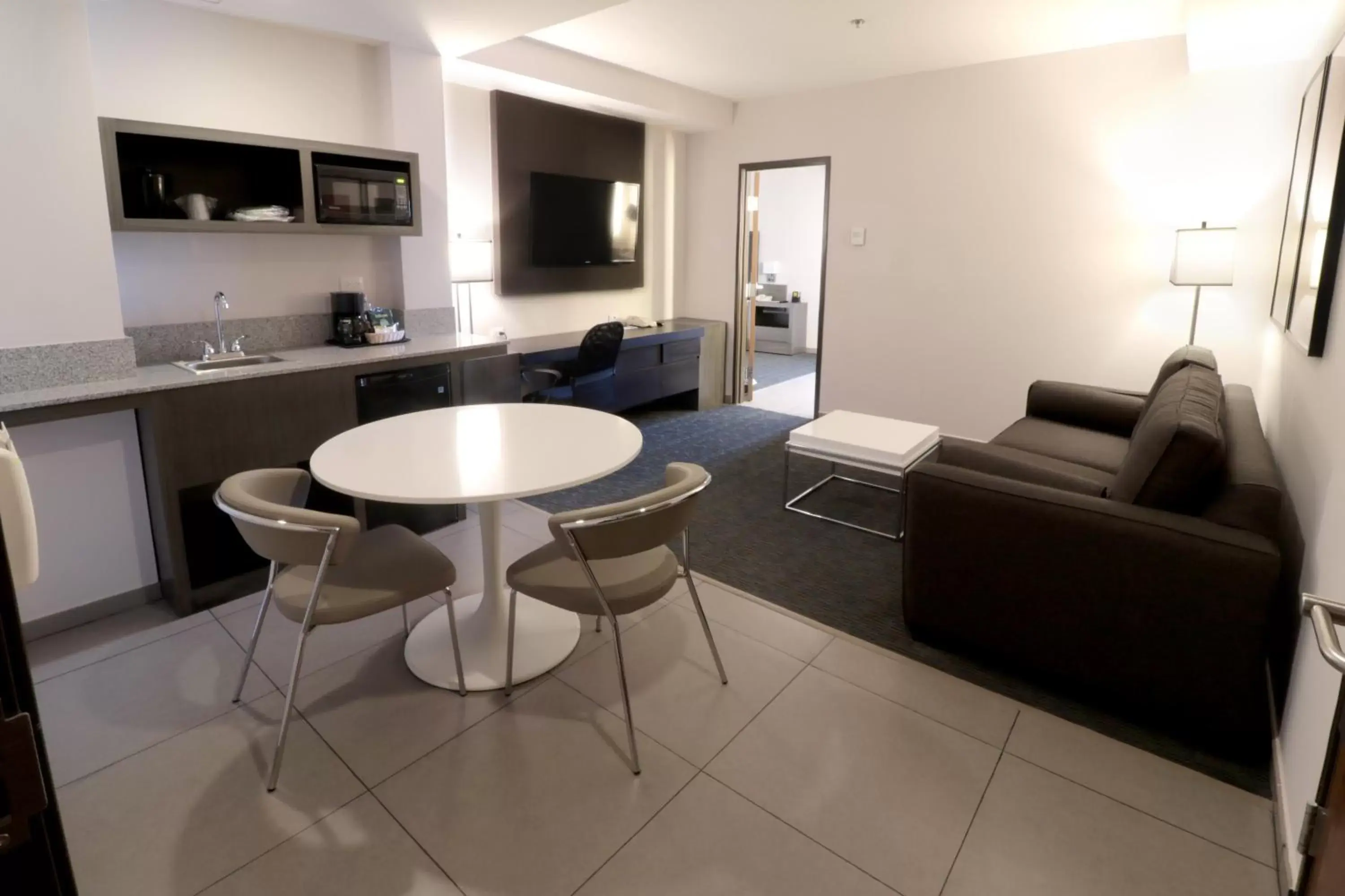 Photo of the whole room in Holiday Inn Express Hotel & Suites Hermosillo by IHG Photo of the whole room in Holiday Inn Express Hotel & Suites Hermosillo by IHG