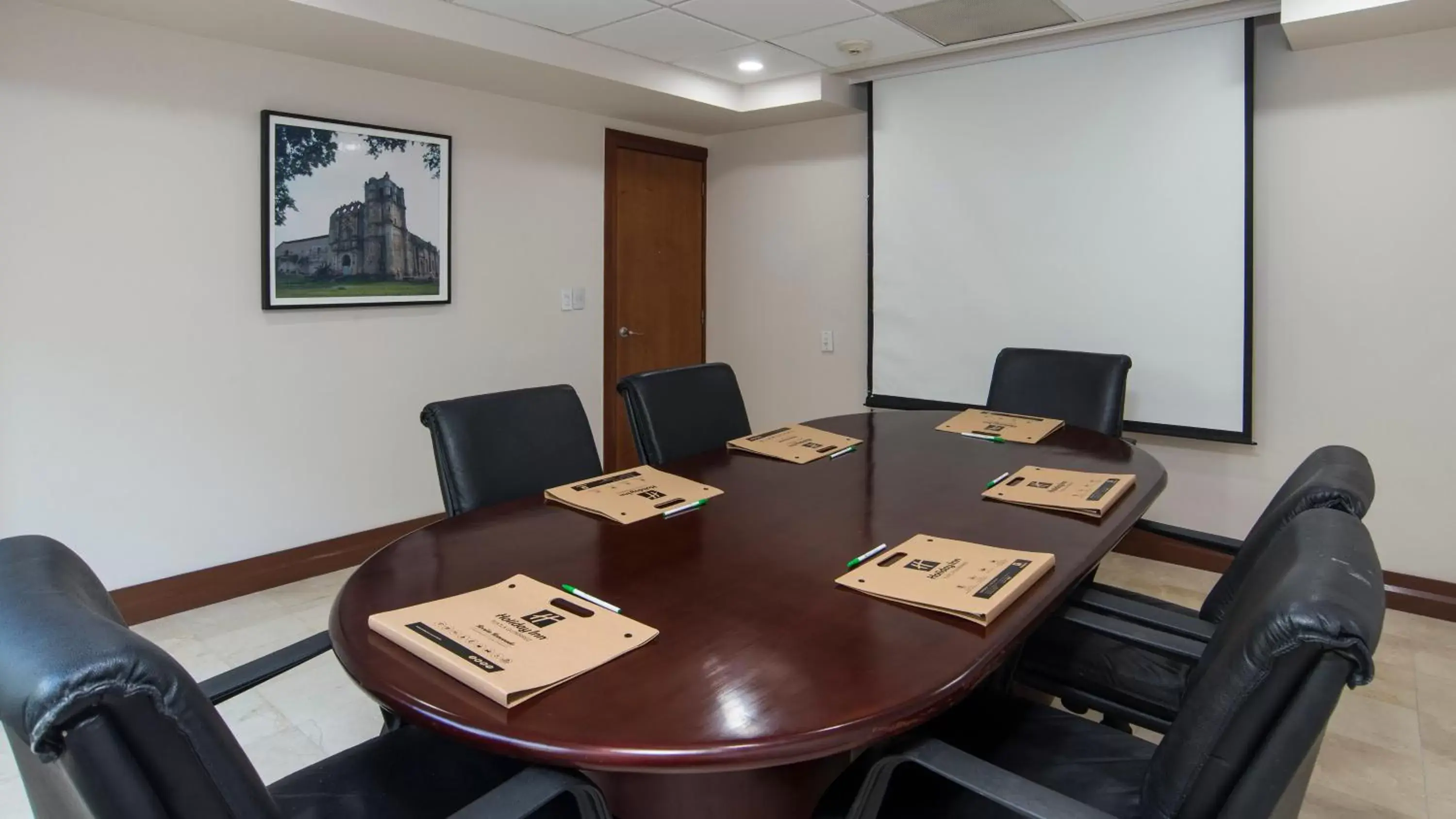 Meeting/conference room in Holiday Inn Tuxtla Gutierrez, an IHG Hotel