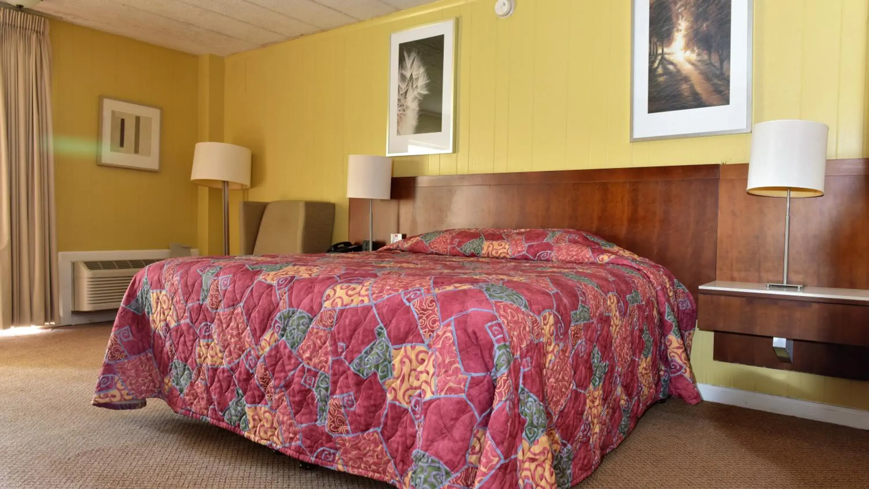 Bed in Red Carpet Inn