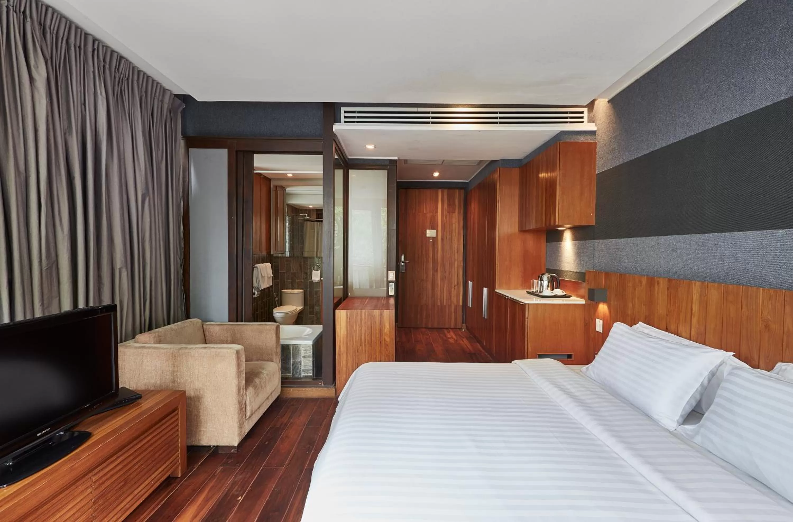 Bed in LUXX Langsuan Hotel - SHA Plus