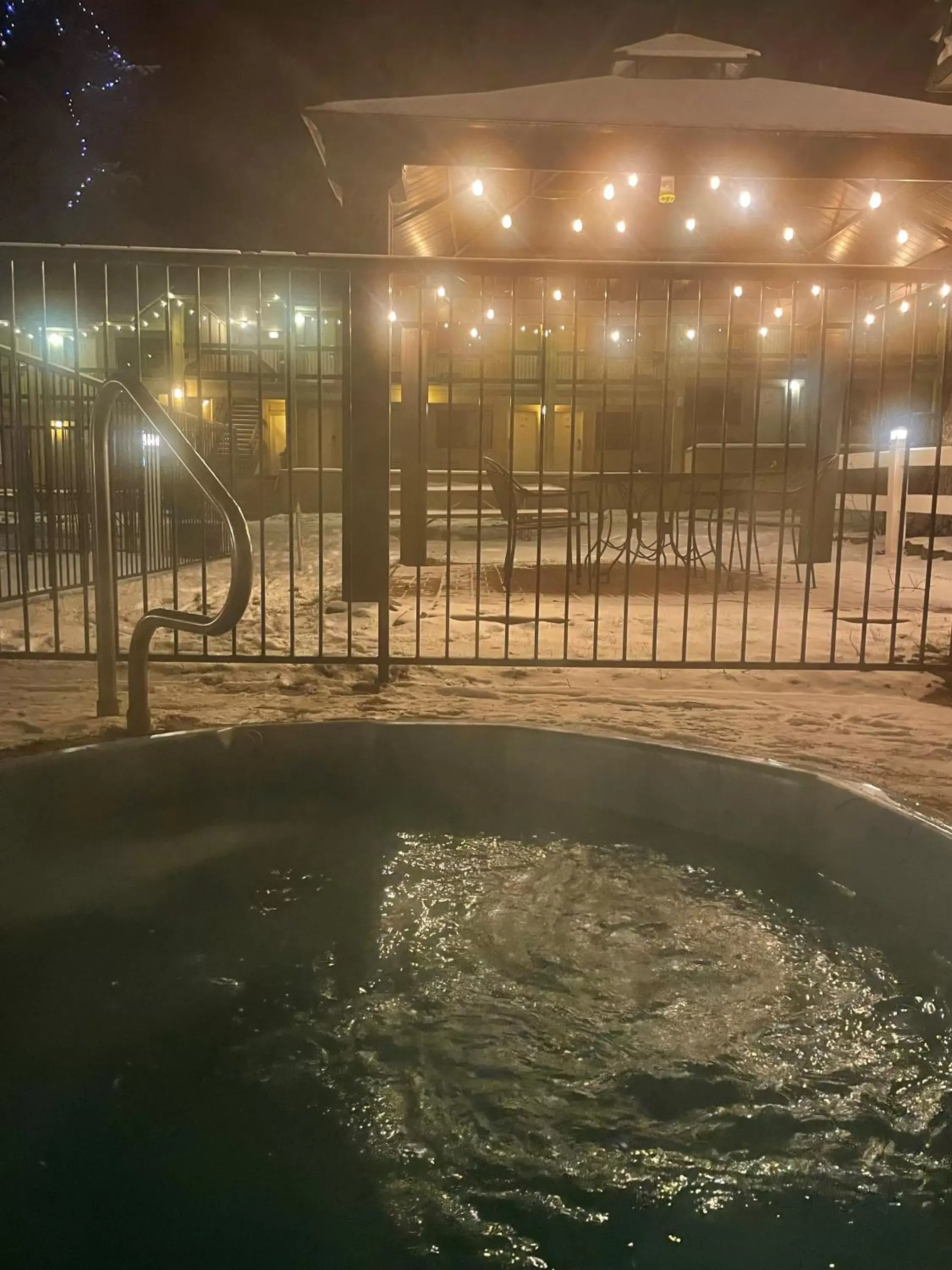 Hot Tub in Timbers Motel