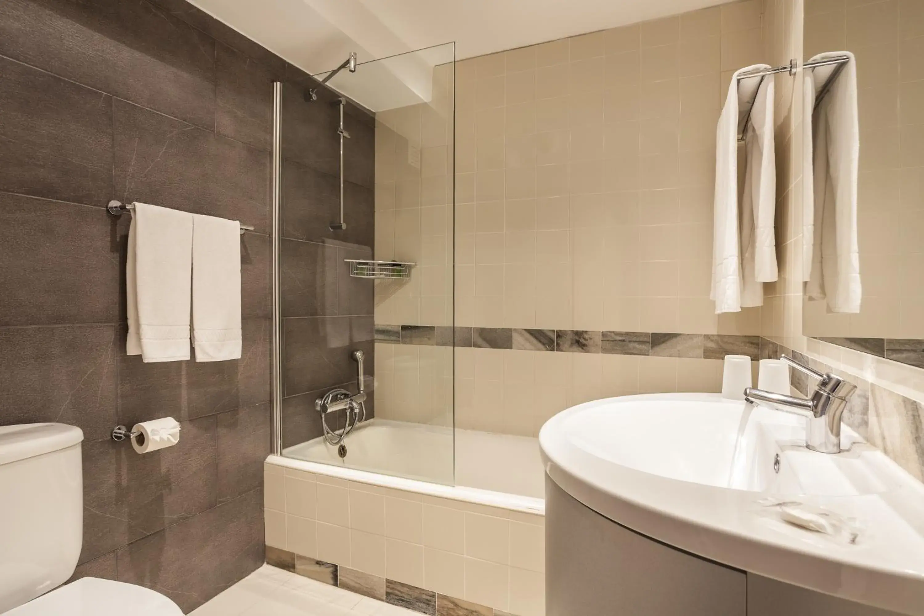 Bathroom in Pestana Alvor Atlantico Residences Beach Suites