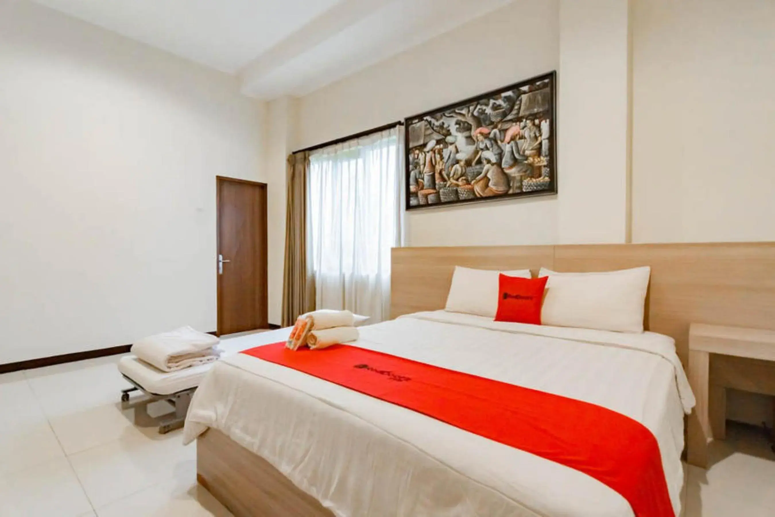 Photo of the whole room, Bed in RedDoorz near Lembang Park & Zoo 2
