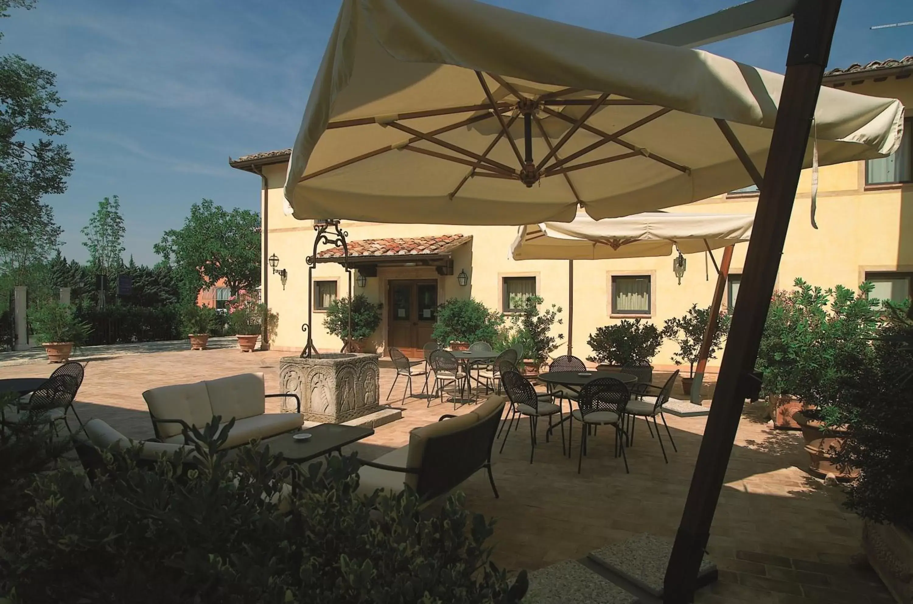 Property building, Restaurant/Places to Eat in Relais dell'Olmo