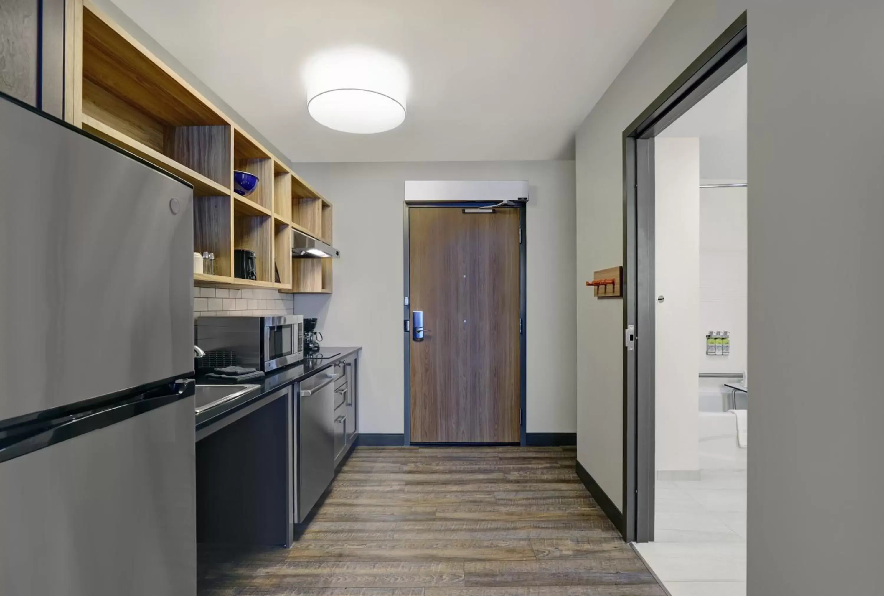 Photo of the whole room, Kitchen/Kitchenette in Candlewood Suites - Kingston West, an IHG Hotel