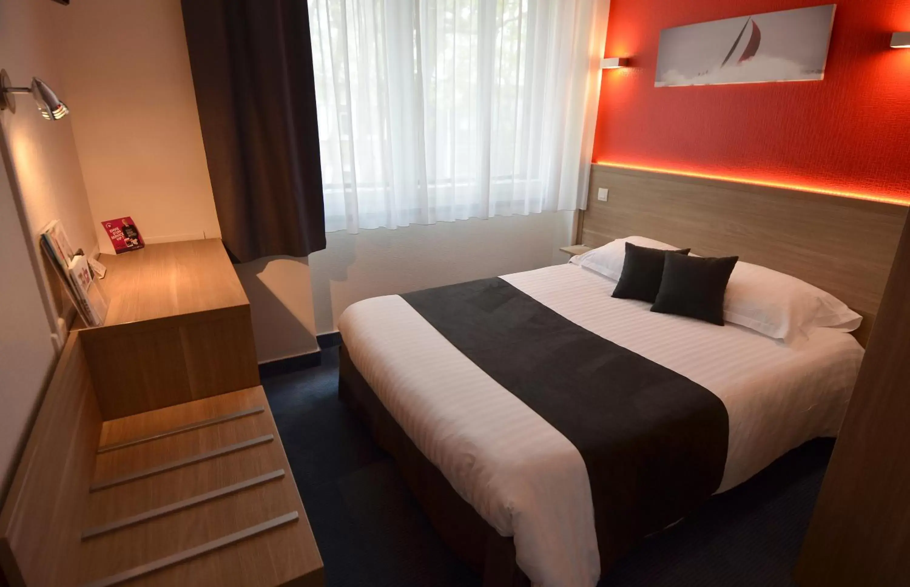 Bed in The Originals City, Hôtel Les Océanes, Lorient (Inter-Hotel)