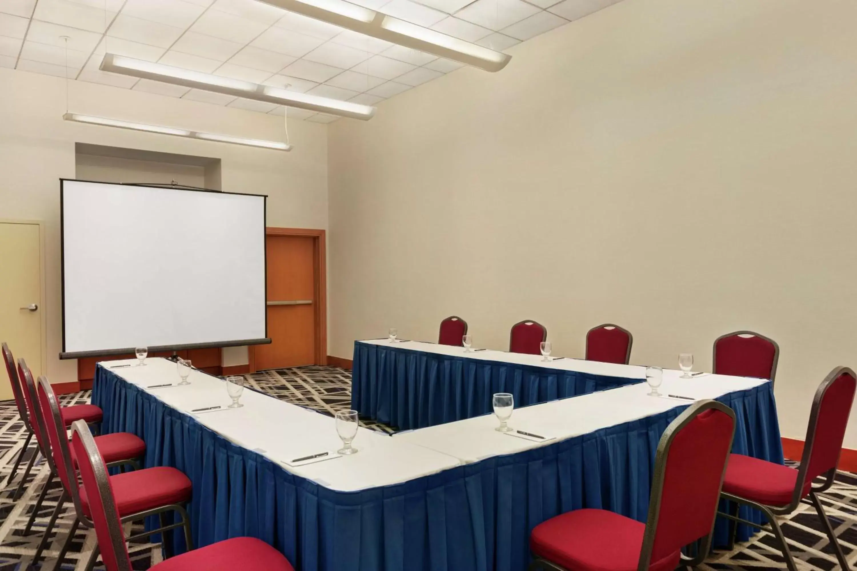 Meeting/conference room in Embassy Suites Boston at Logan Airport