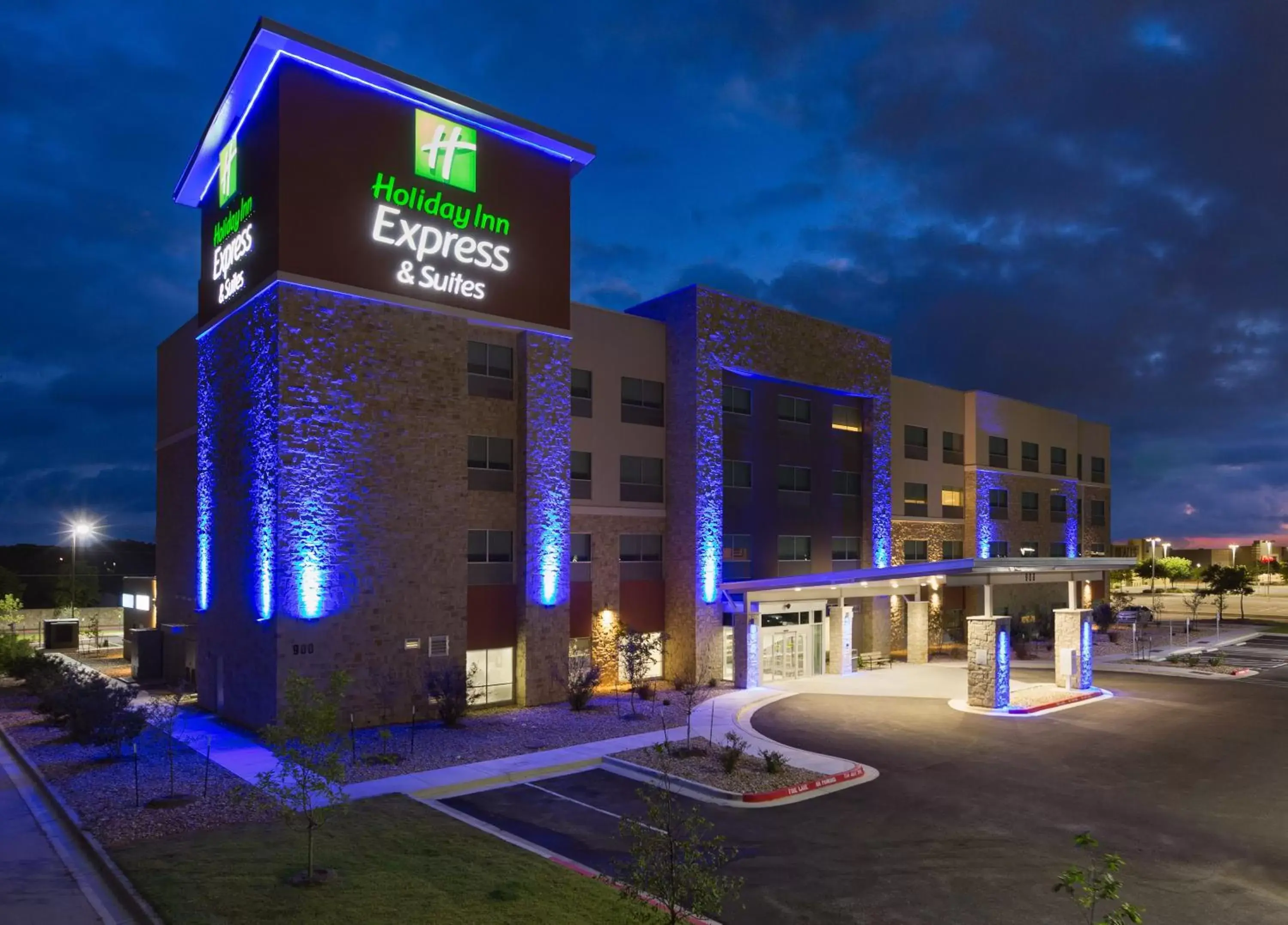 Property Building in Holiday Inn Express & Suites - San Marcos South, an IHG Hotel