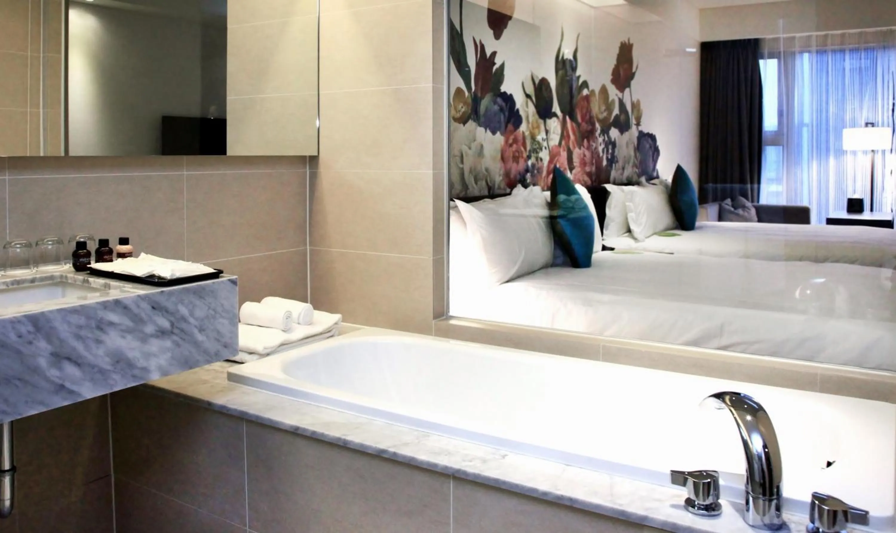 Bath, Bed in Just Sleep Kaohsiung Station