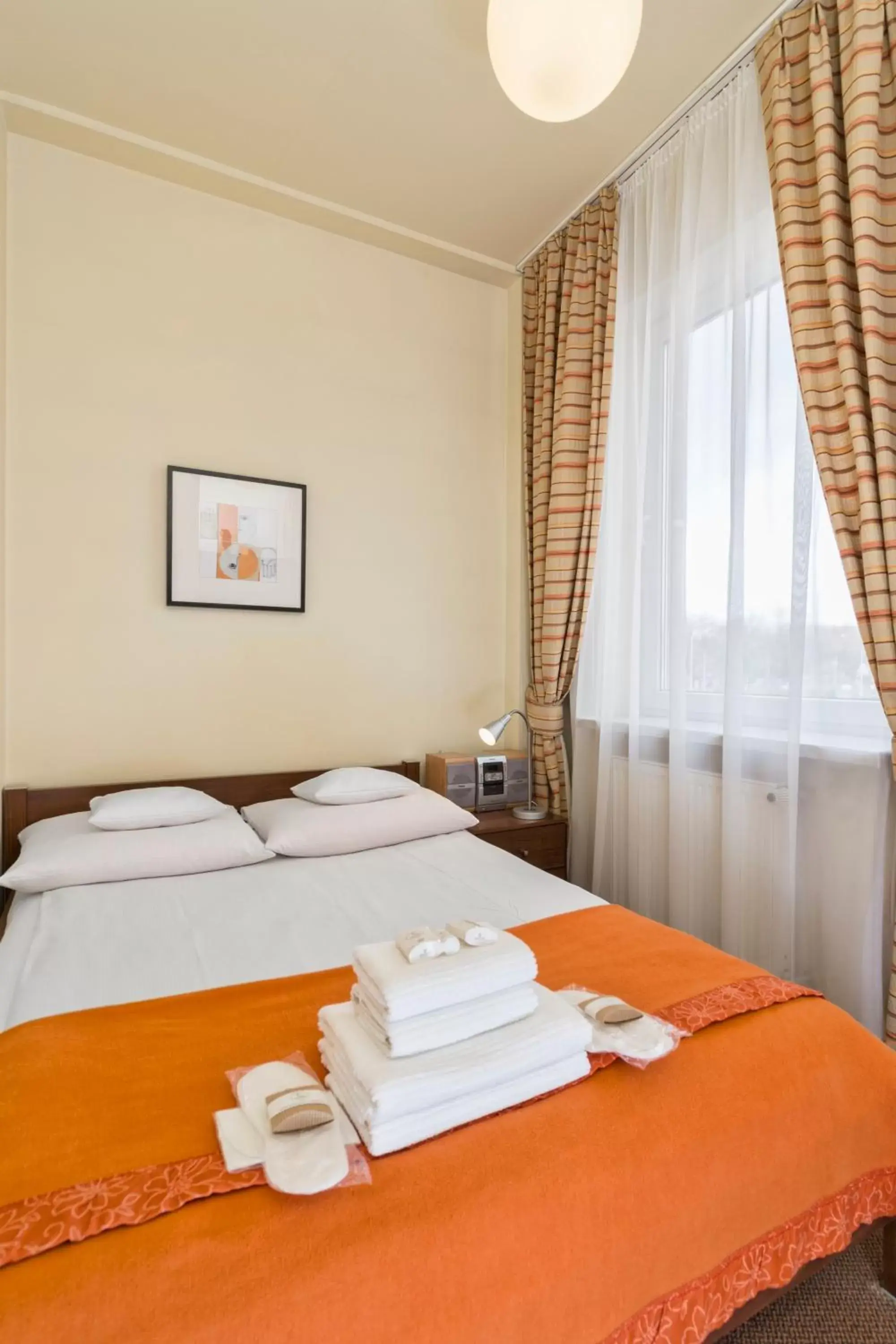 Property building, Bed in Hotel Colibra
