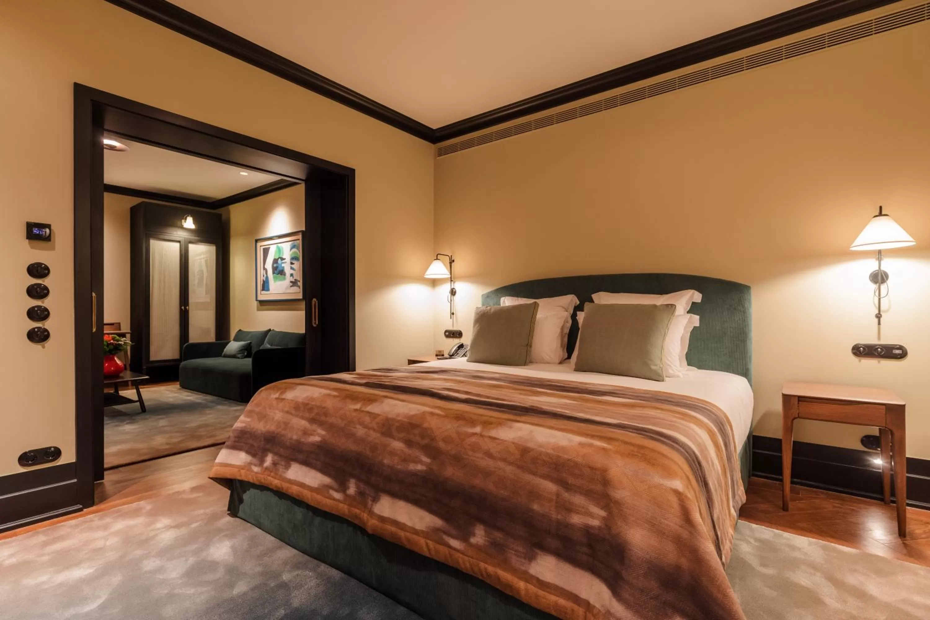 Suite with City View in Hotel Valverde Lisboa - Relais & Chateaux