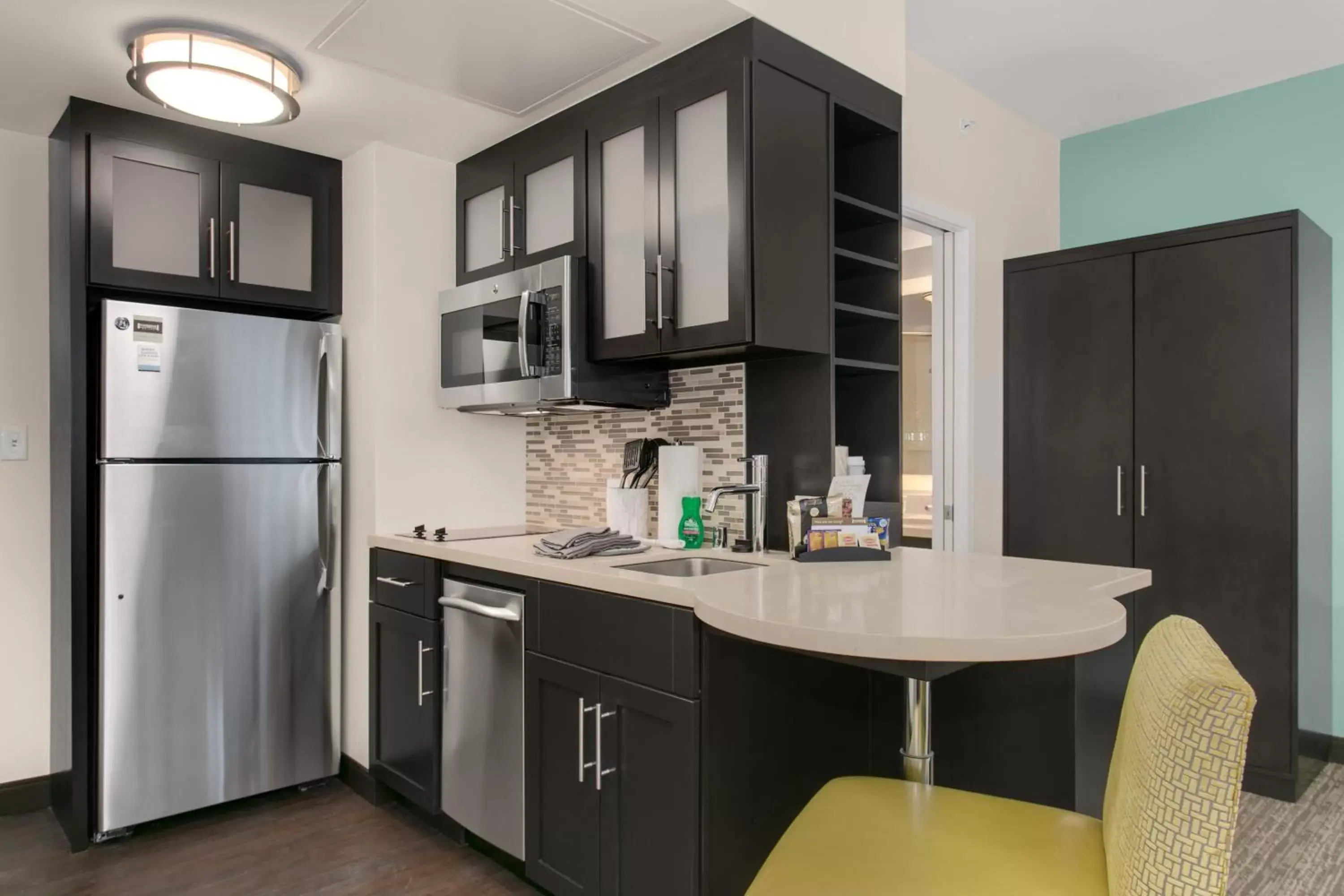 Photo of the whole room, Kitchen/Kitchenette in Staybridge Suites Seattle - South Lake Union, an IHG Hotel