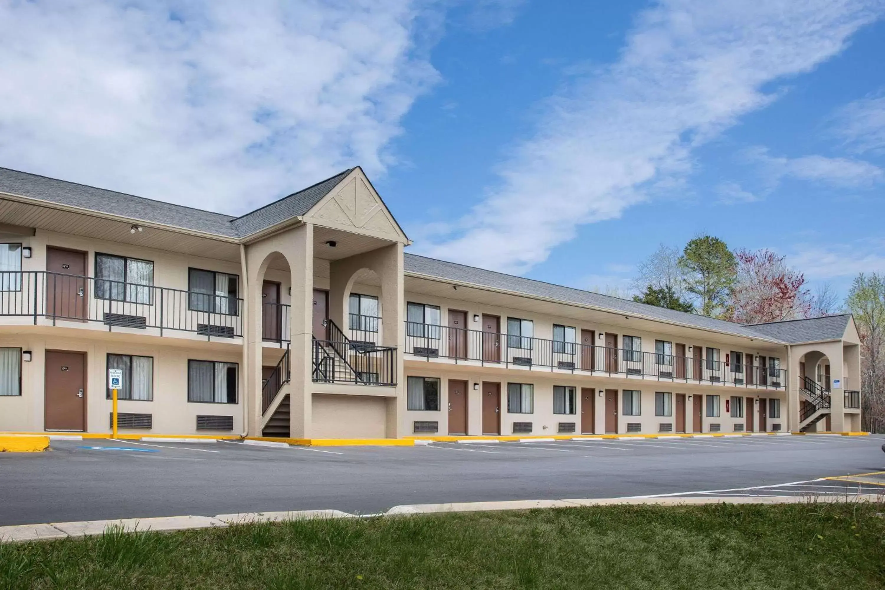 Property Building in Super 8 by Wyndham Burlington NC