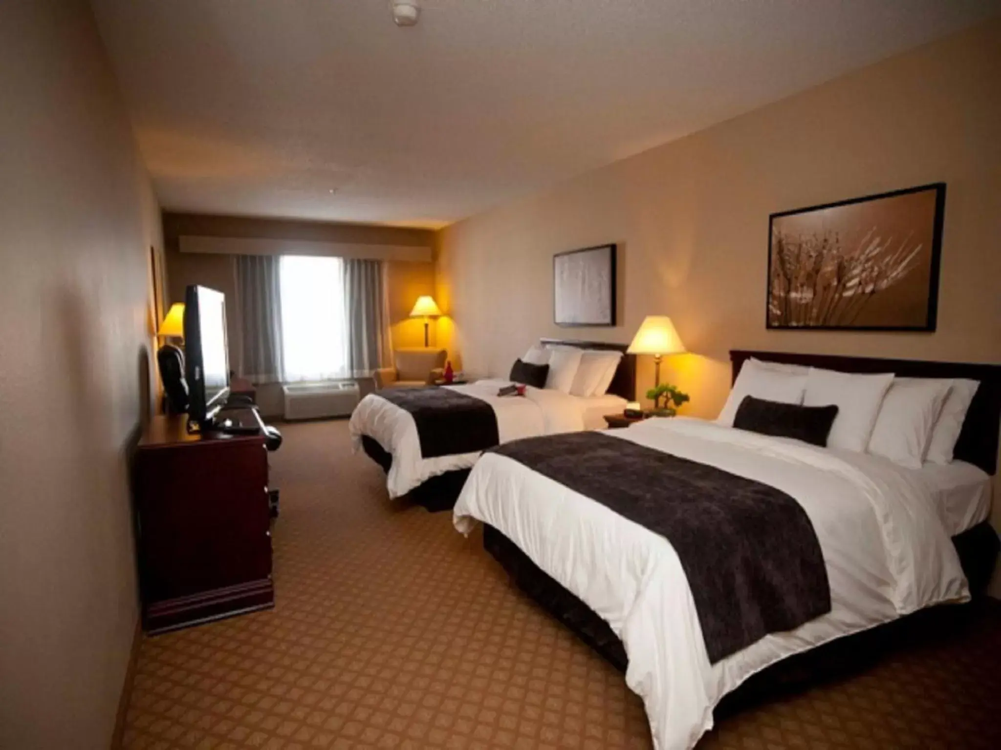 Bedroom, Bed in Town & Country Inn and Suites