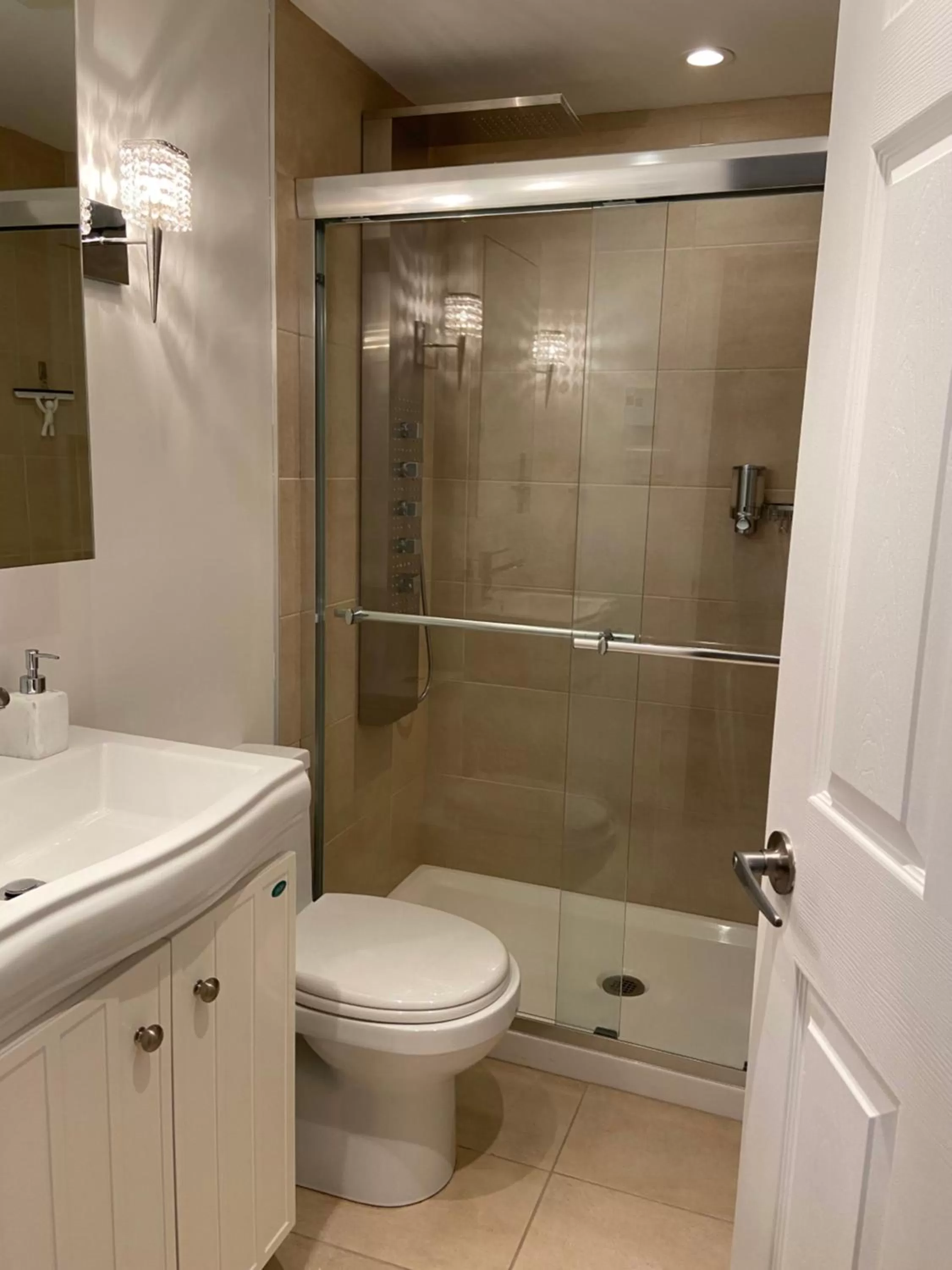 Bathroom in Condo-loft avec cuisinette