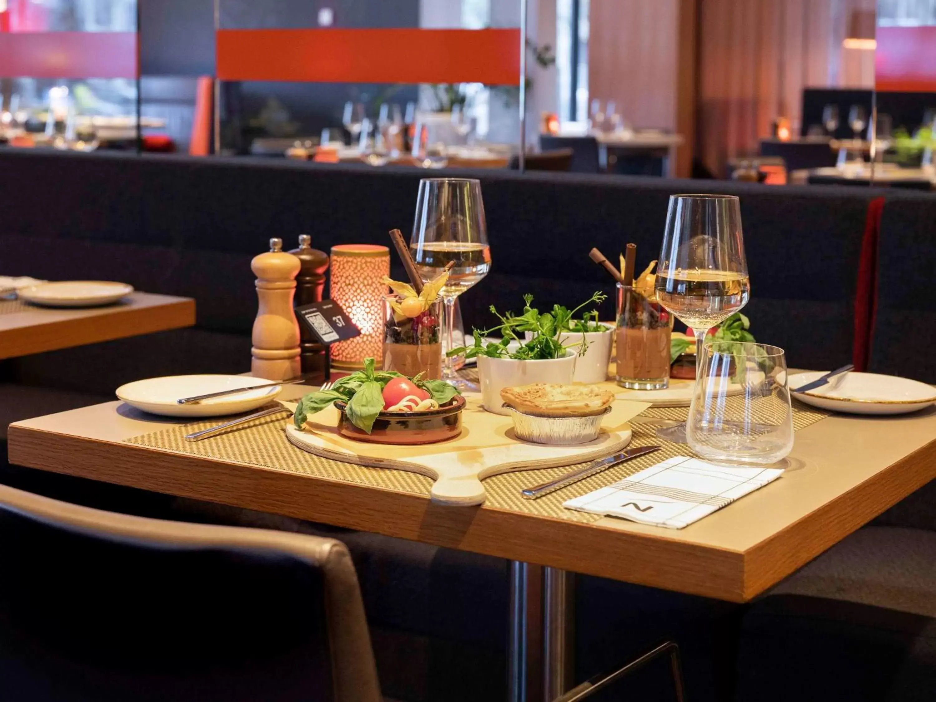 Restaurant/Places to Eat in Novotel Amsterdam City