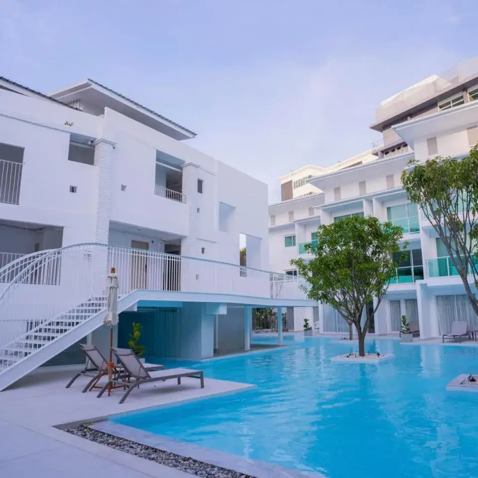 Swimming pool, Property Building in Prima Hotel Pattaya