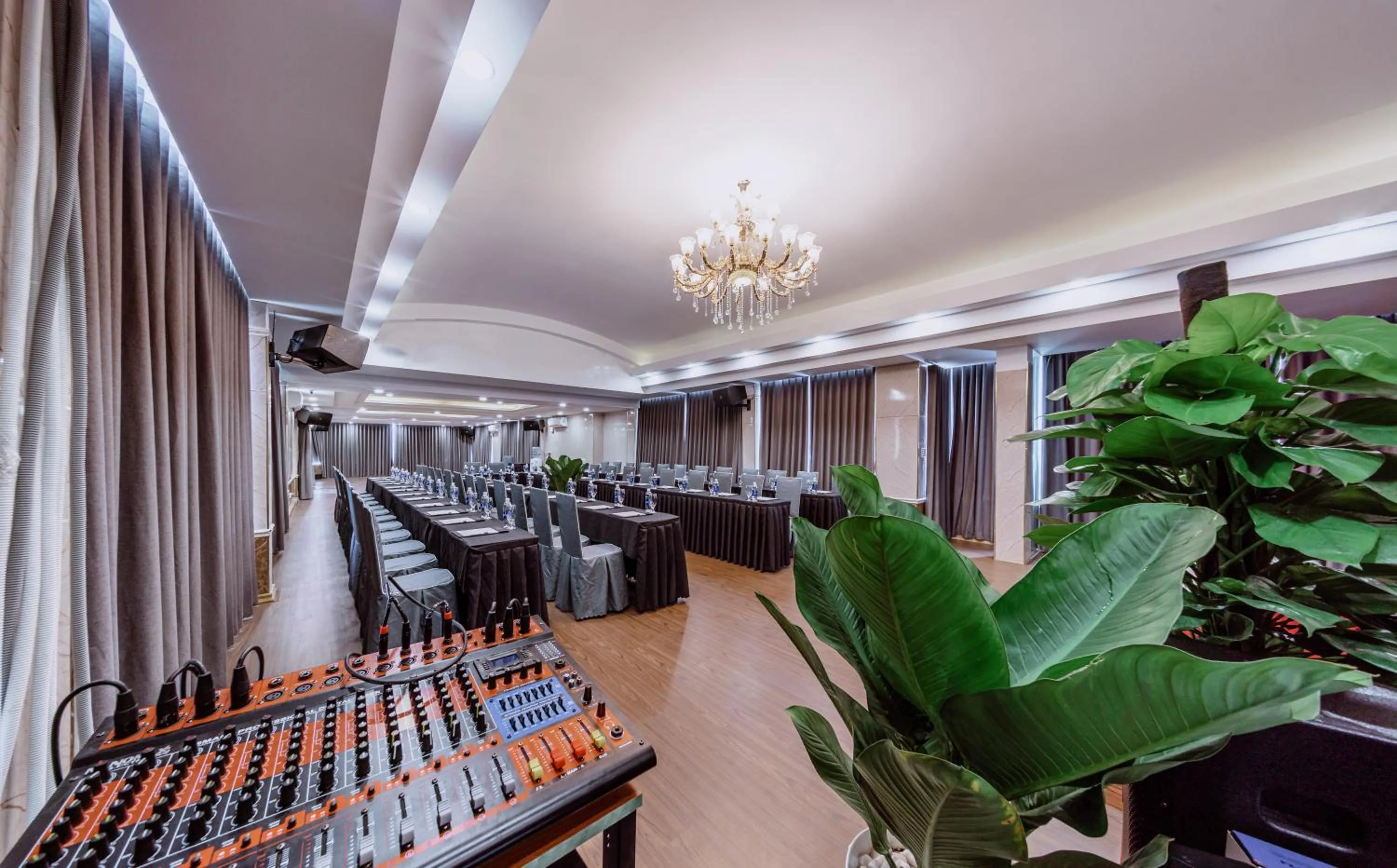 Business facilities in Sunshine Antique Hotel Saigon