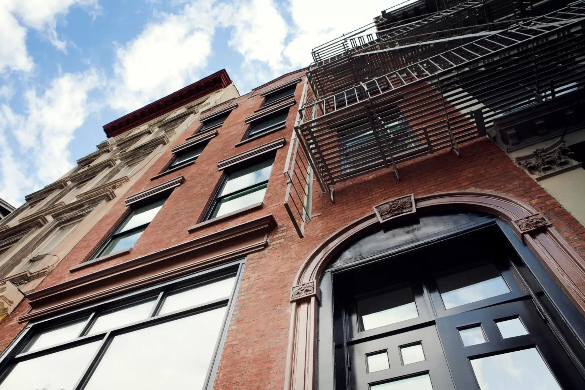 Facade/entrance in The Broome Facade/entrance in The Broome