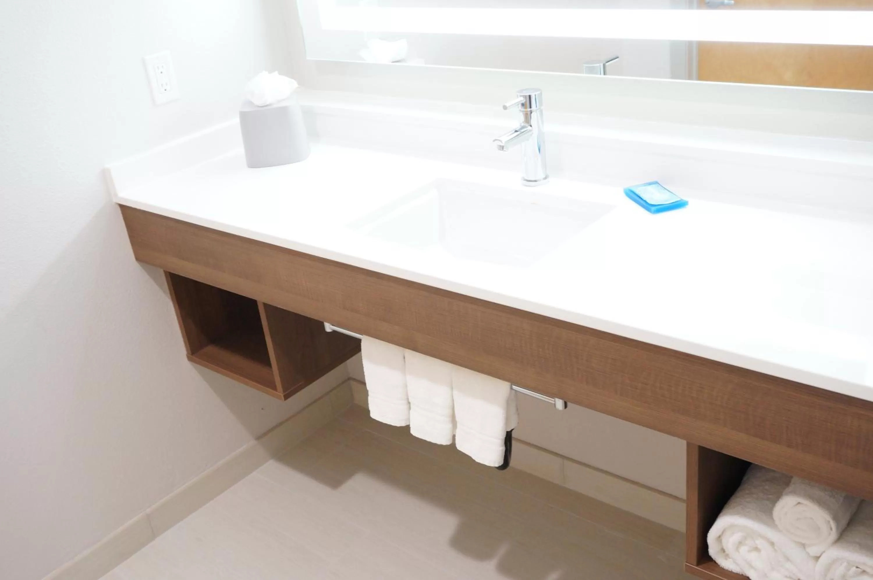 Photo of the whole room in Holiday Inn Express Fremont - Milpitas Central by IHG