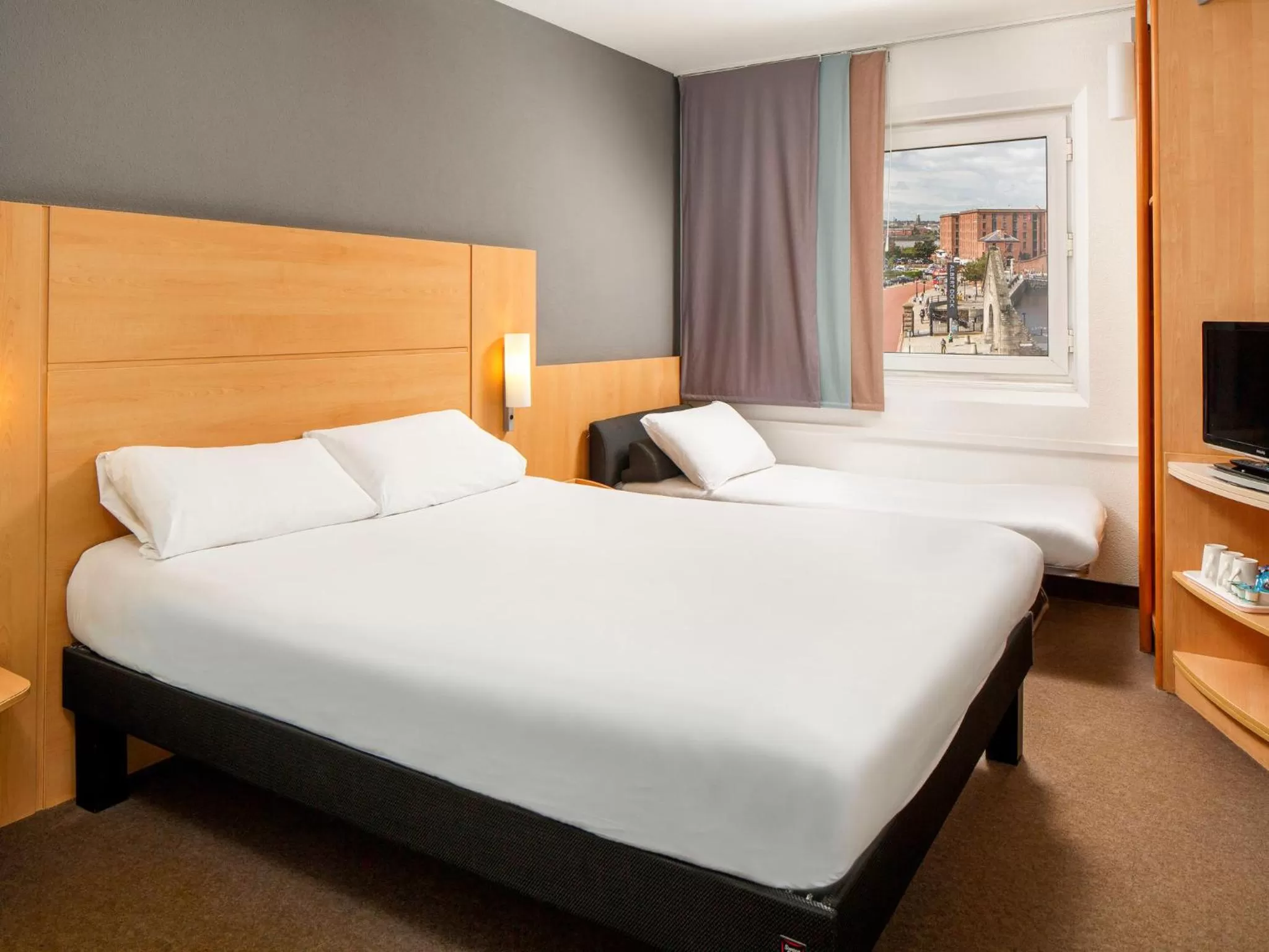 Bed in ibis Liverpool Centre Albert Dock – Liverpool One