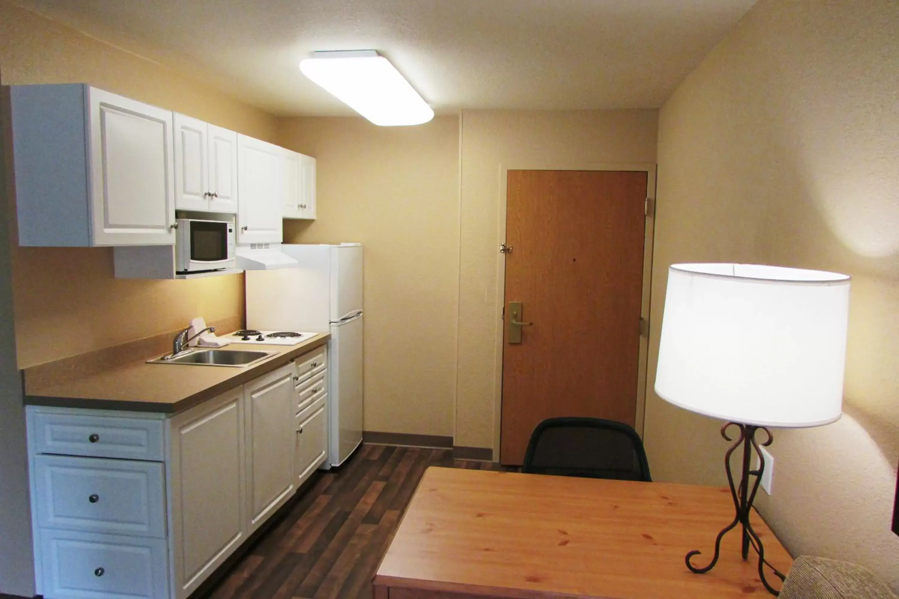 Kitchen or kitchenette, Kitchen/Kitchenette in Extended Stay America Select Suites - Atlanta - Perimeter - Peachtree Dunwoody