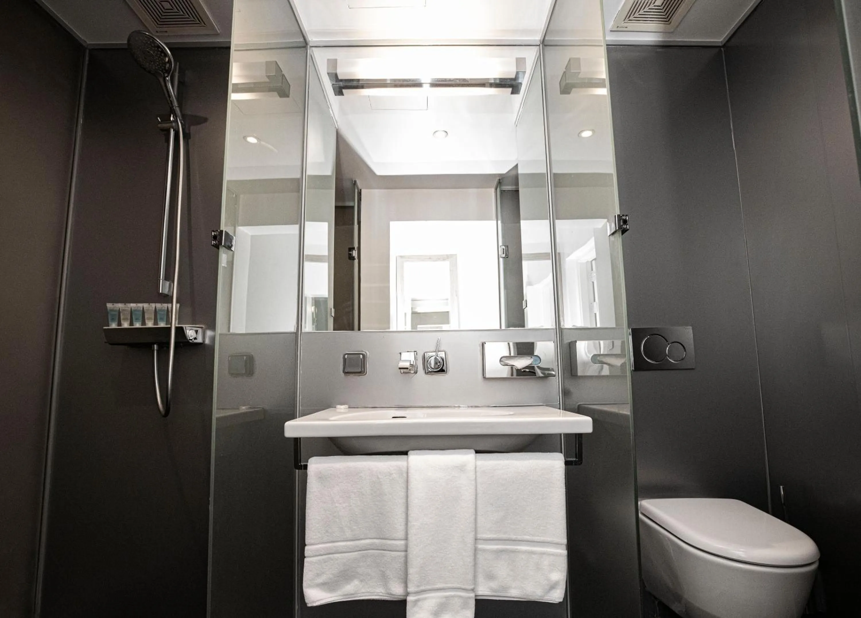 Bathroom in Super 8 Hotel Al Riyadh by Wyndham