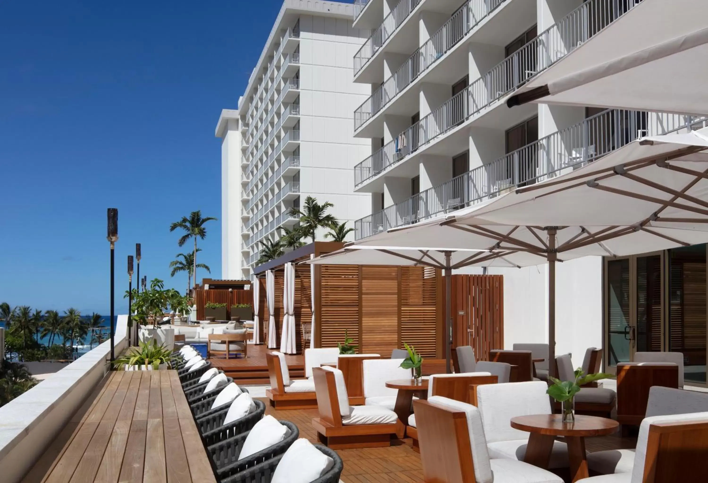 Lounge or bar in 'Alohilani Resort Waikiki Beach