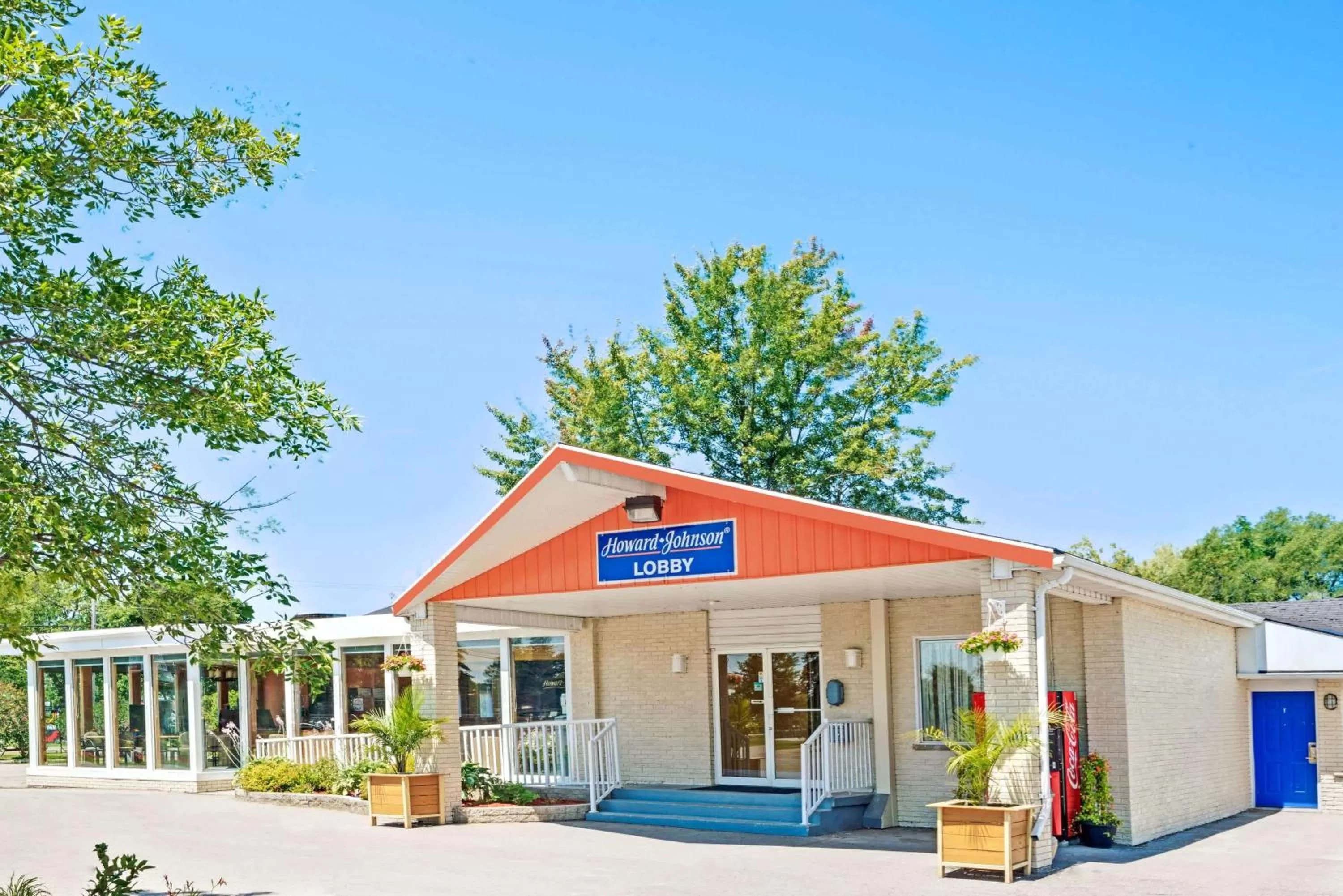 Property building in Howard Johnson by Wyndham Lindsay