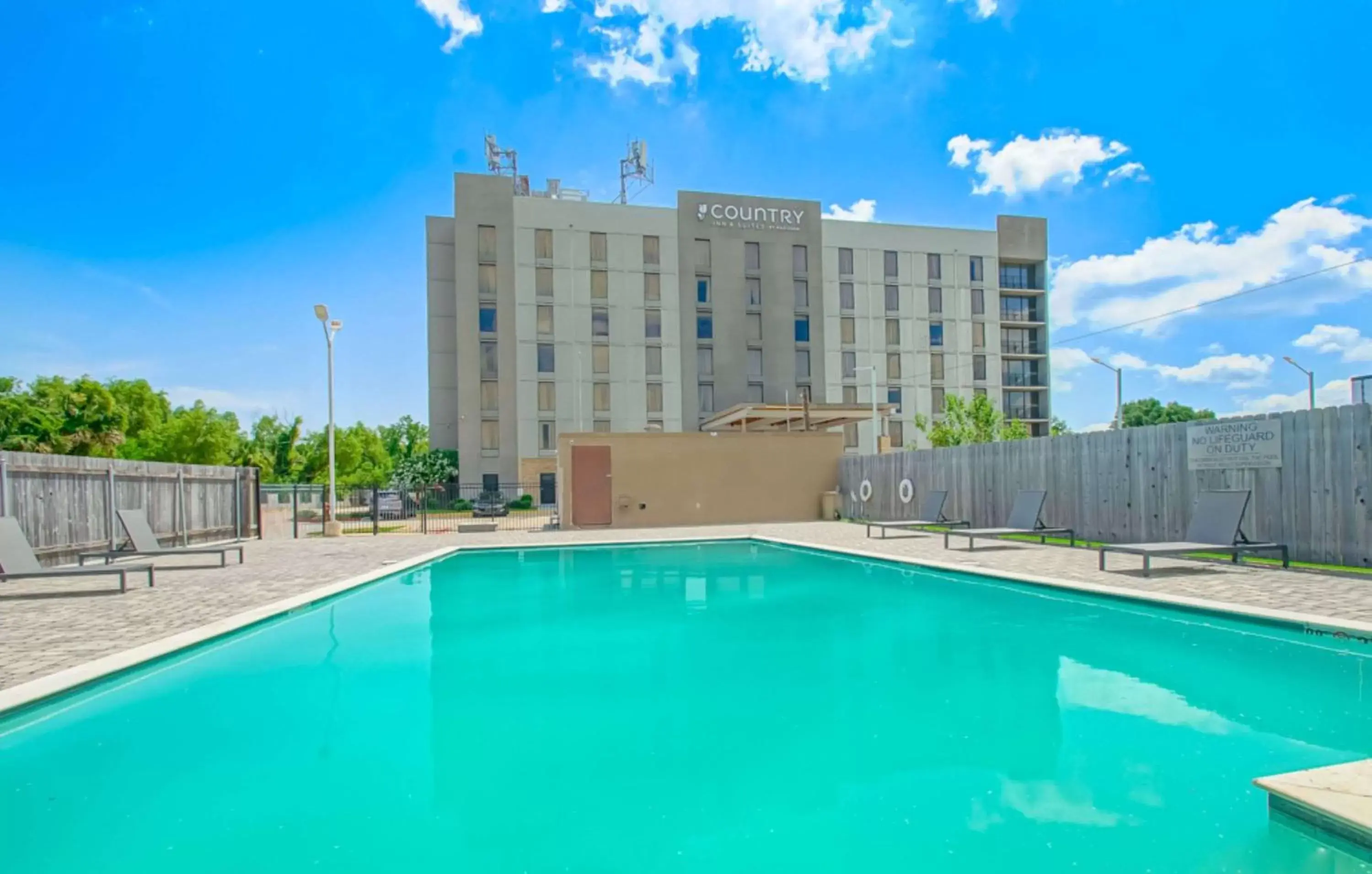 Property building, Swimming Pool in Country Inn & Suites by Radisson, New Orleans I-10 East, LA
