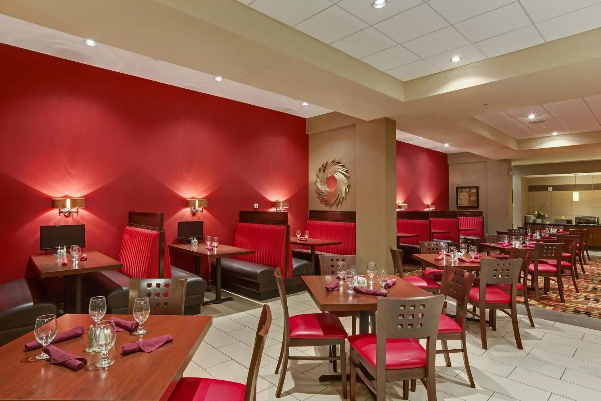Restaurant/Places to Eat in Crowne Plaza Fort Myers Gulf Coast, an IHG Hotel