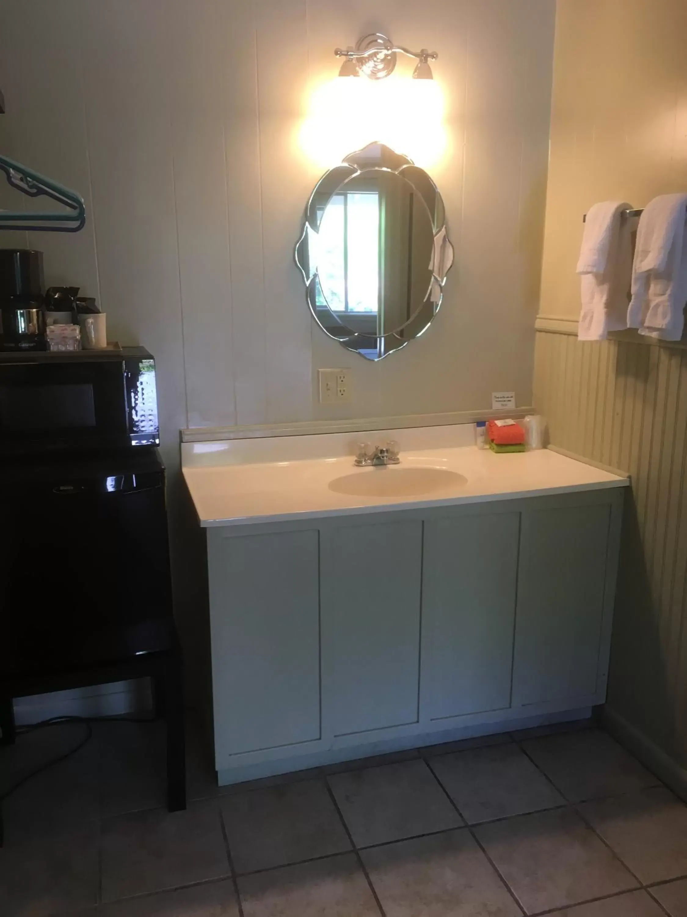 Bathroom in Sherwood Court Cottages