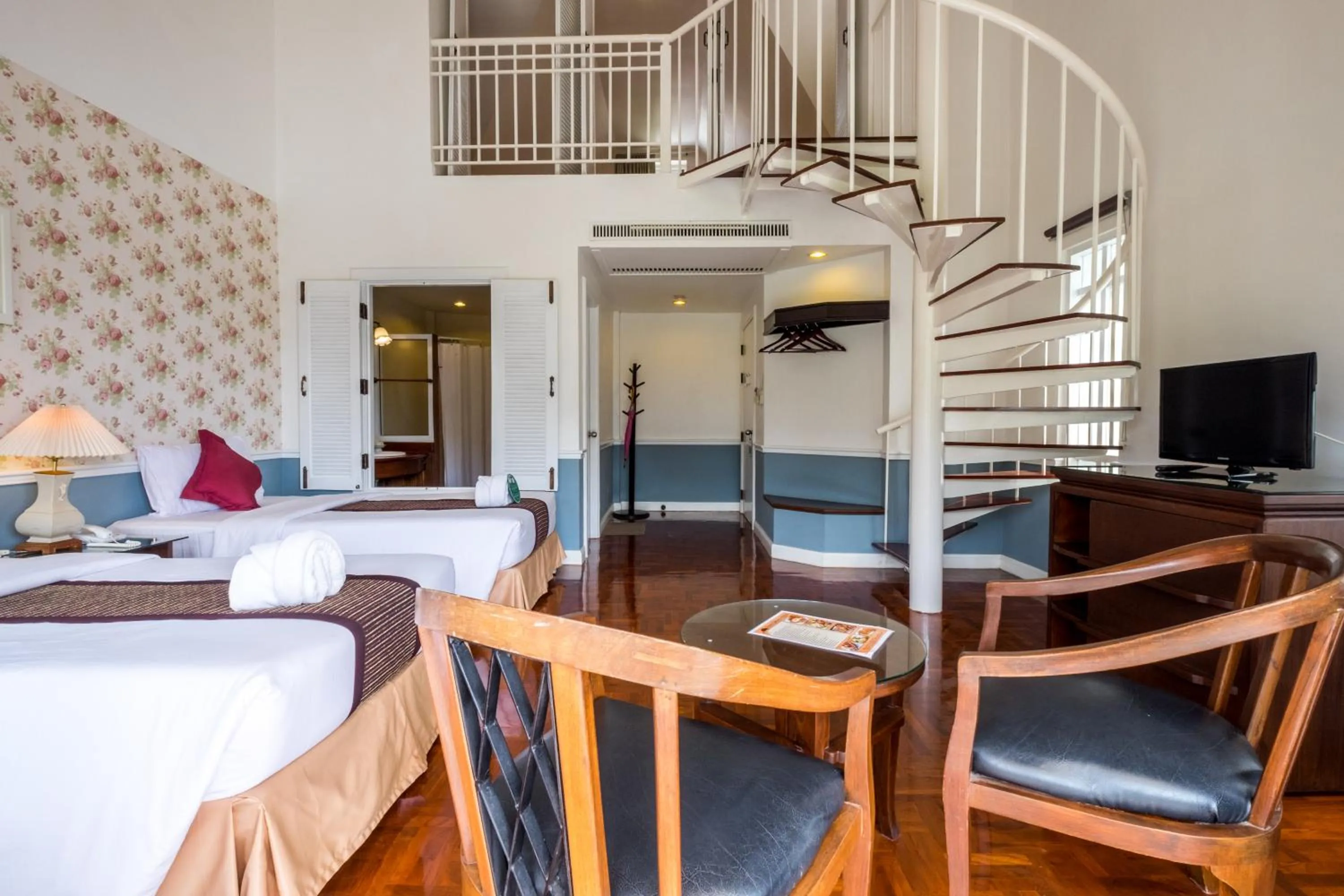 Decorative detail, Bed in Brookside Valley Resort