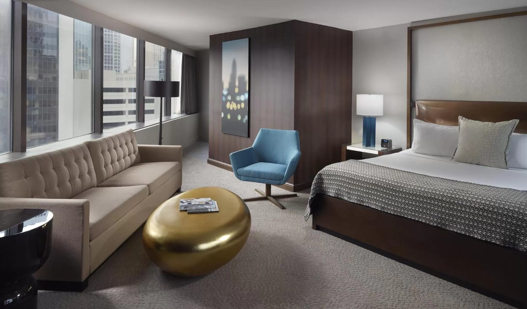 Photo of the whole room, Bed in Omni Charlotte Hotel