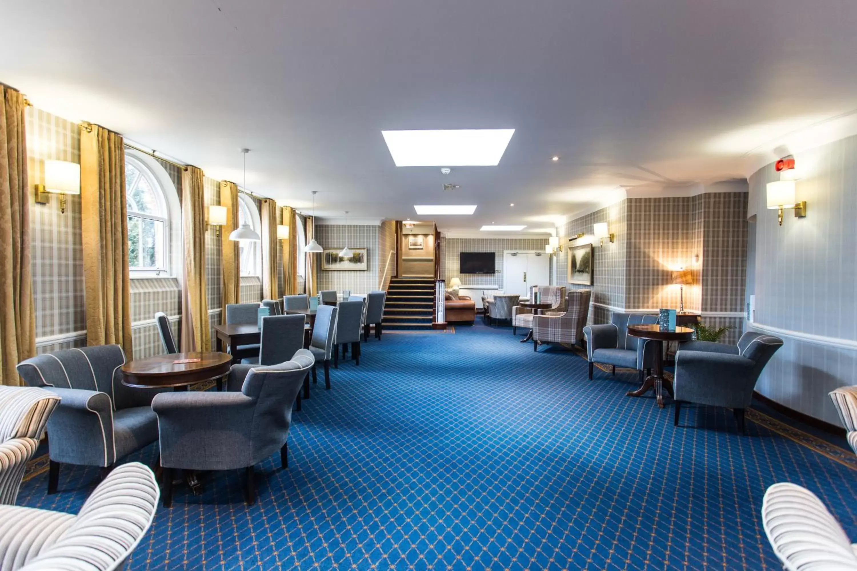 Lounge or bar, Restaurant/Places to Eat in The Clarendon Hotel