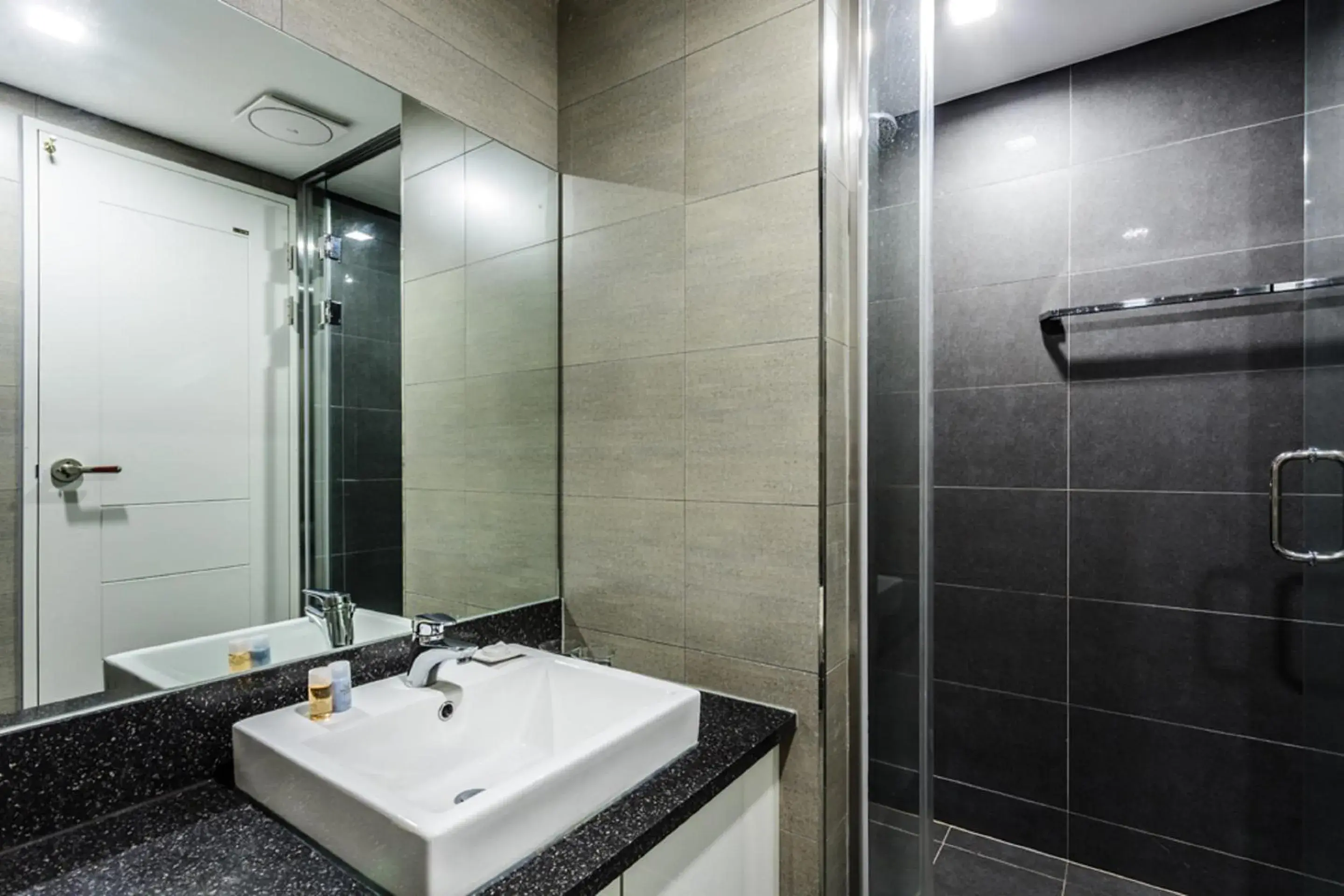 Shower, Bathroom in Vistacay Hotel World Cup