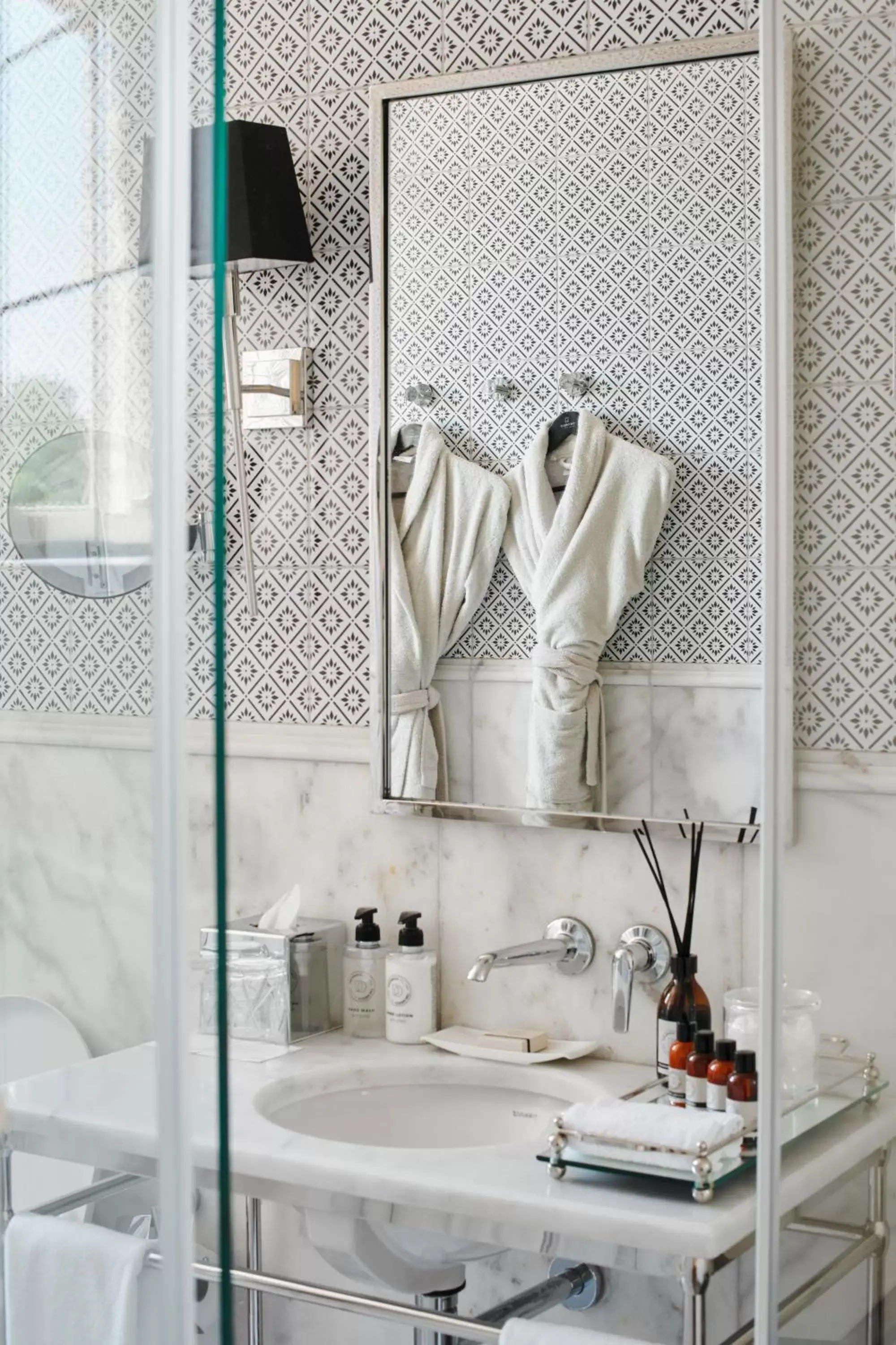 Shower, Bathroom in The Drisco - Relais & Châteaux