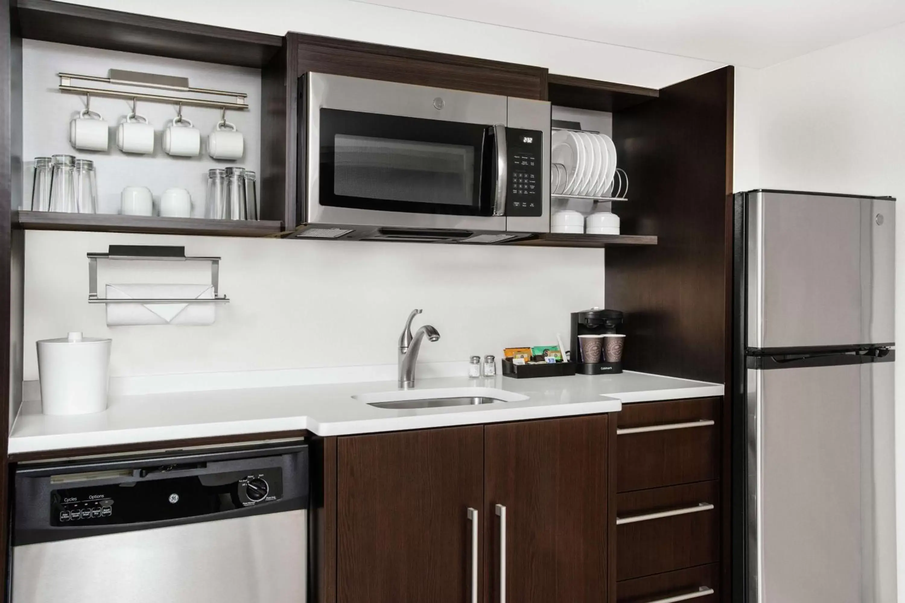 Kitchen or kitchenette, Kitchen/Kitchenette in Home2 Suites by Hilton Long Island Brookhaven