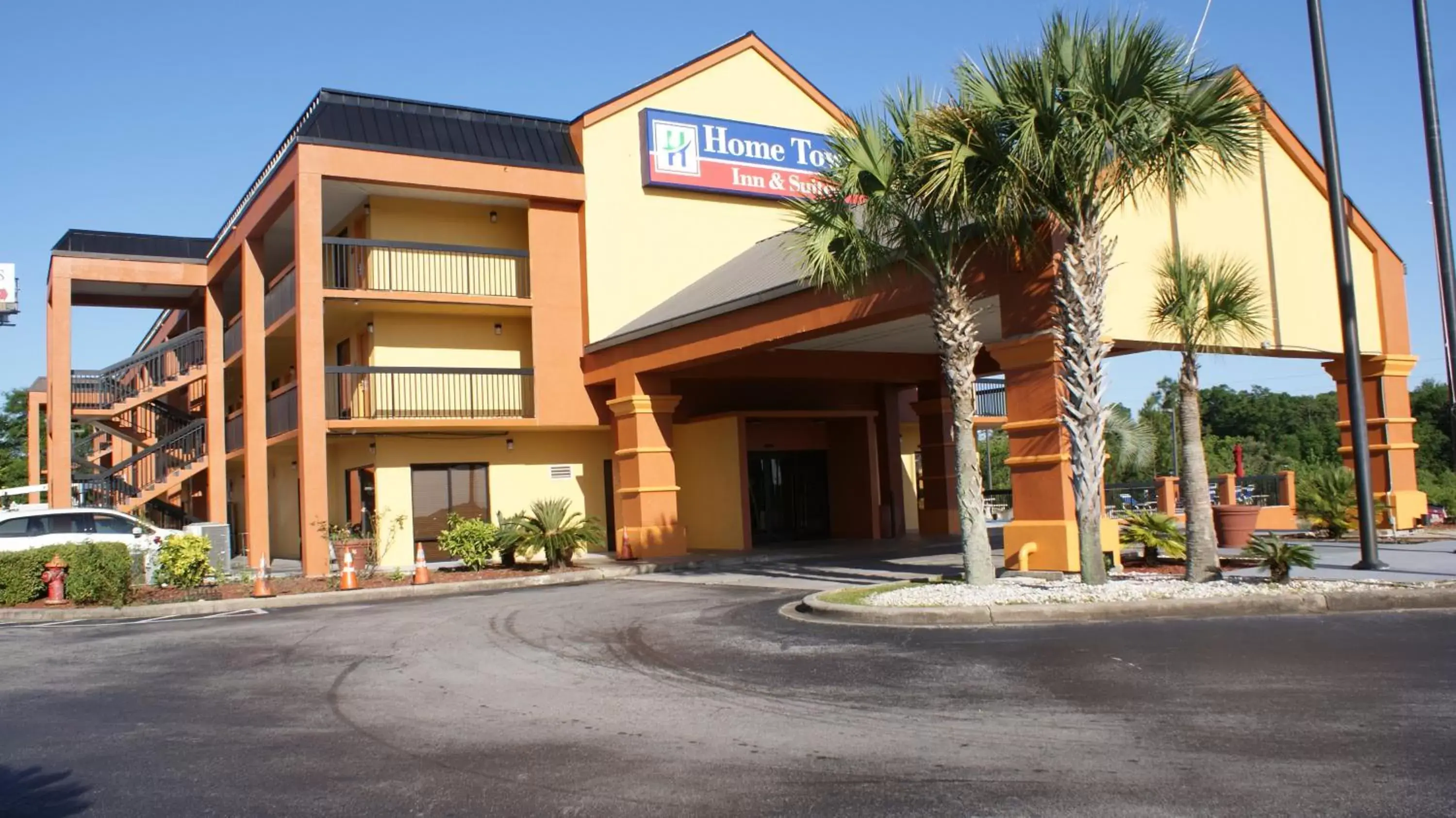 Facade/entrance in Home Town Inn & Suites