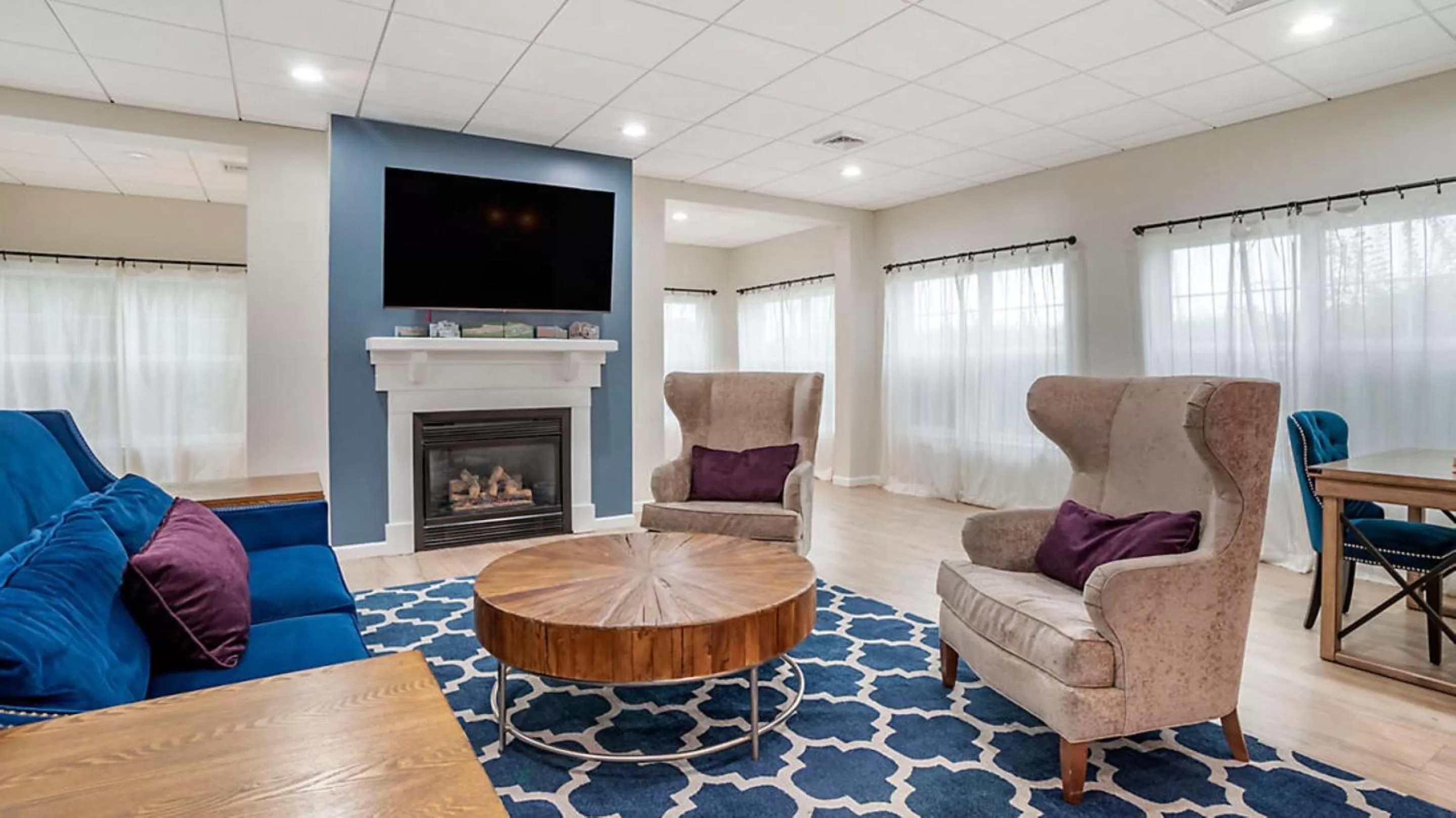 Communal lounge/ TV room in Bluegreen Vacations Suites at Hershey