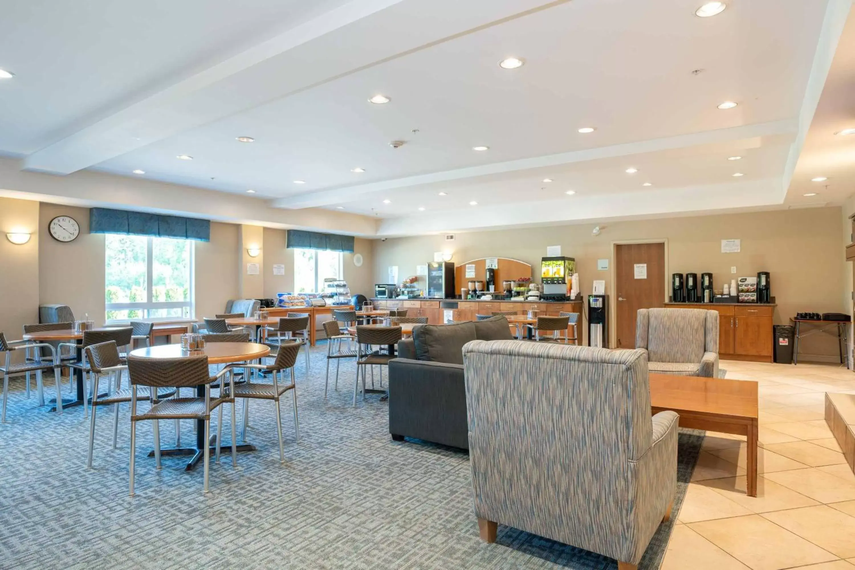 Breakfast, Restaurant/Places to Eat in Sandman Hotel and Suites Squamish