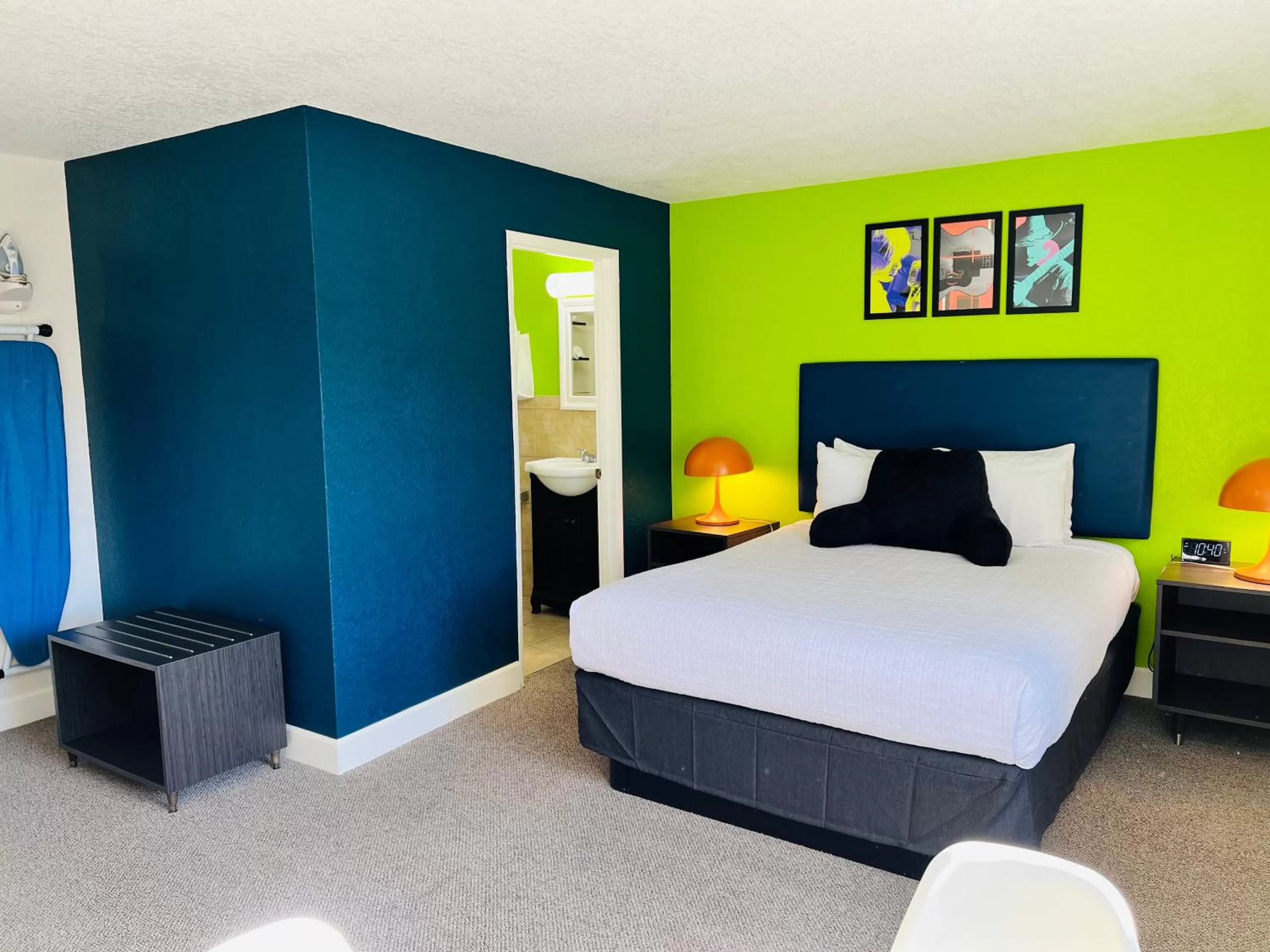 Bedroom, Bed in Signature Inn Eugene