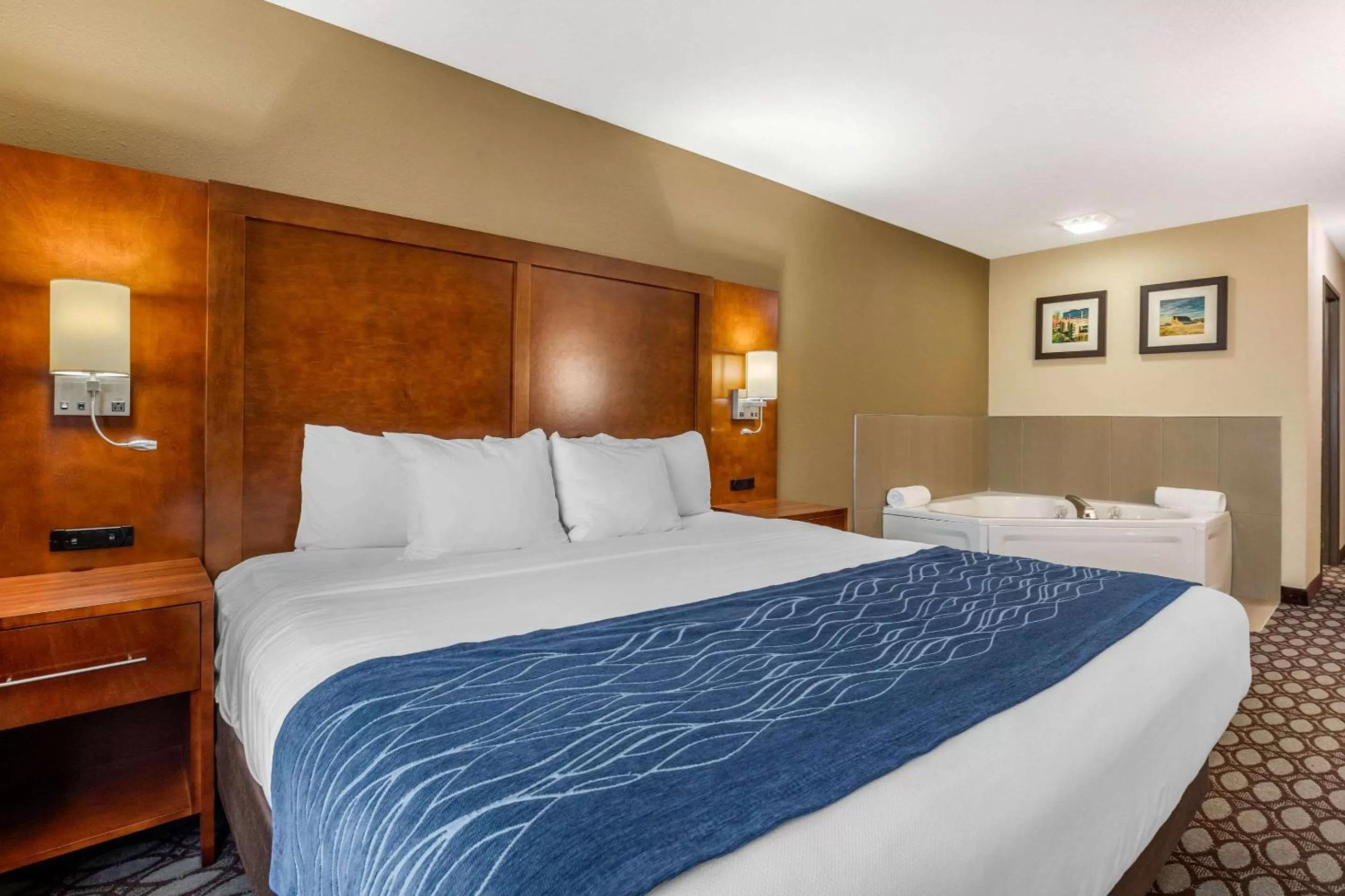 Photo of the whole room, Bed in Comfort Inn