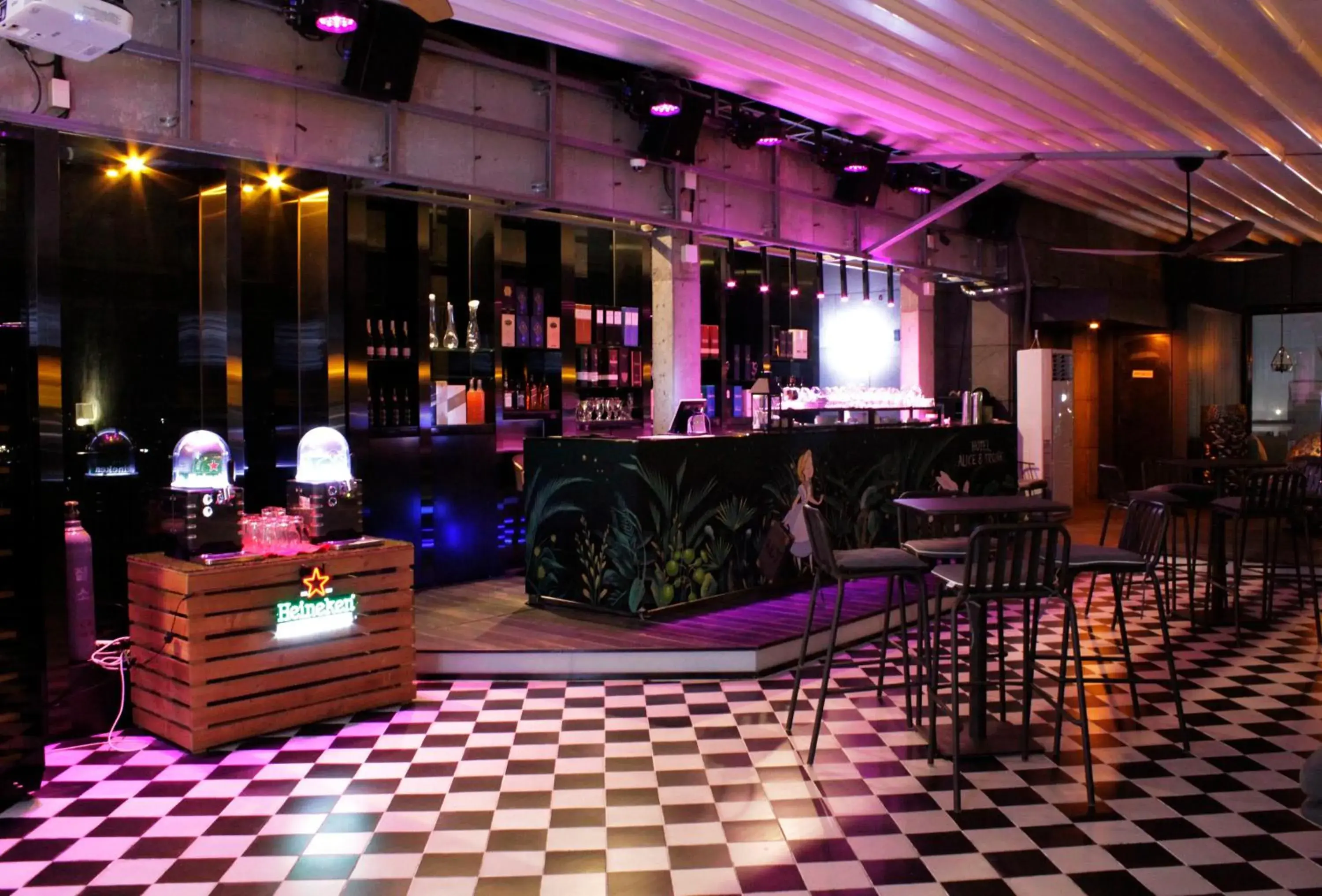Lounge or bar in Hotel Alice and Trunk Lounge or bar in Hotel Alice and Trunk