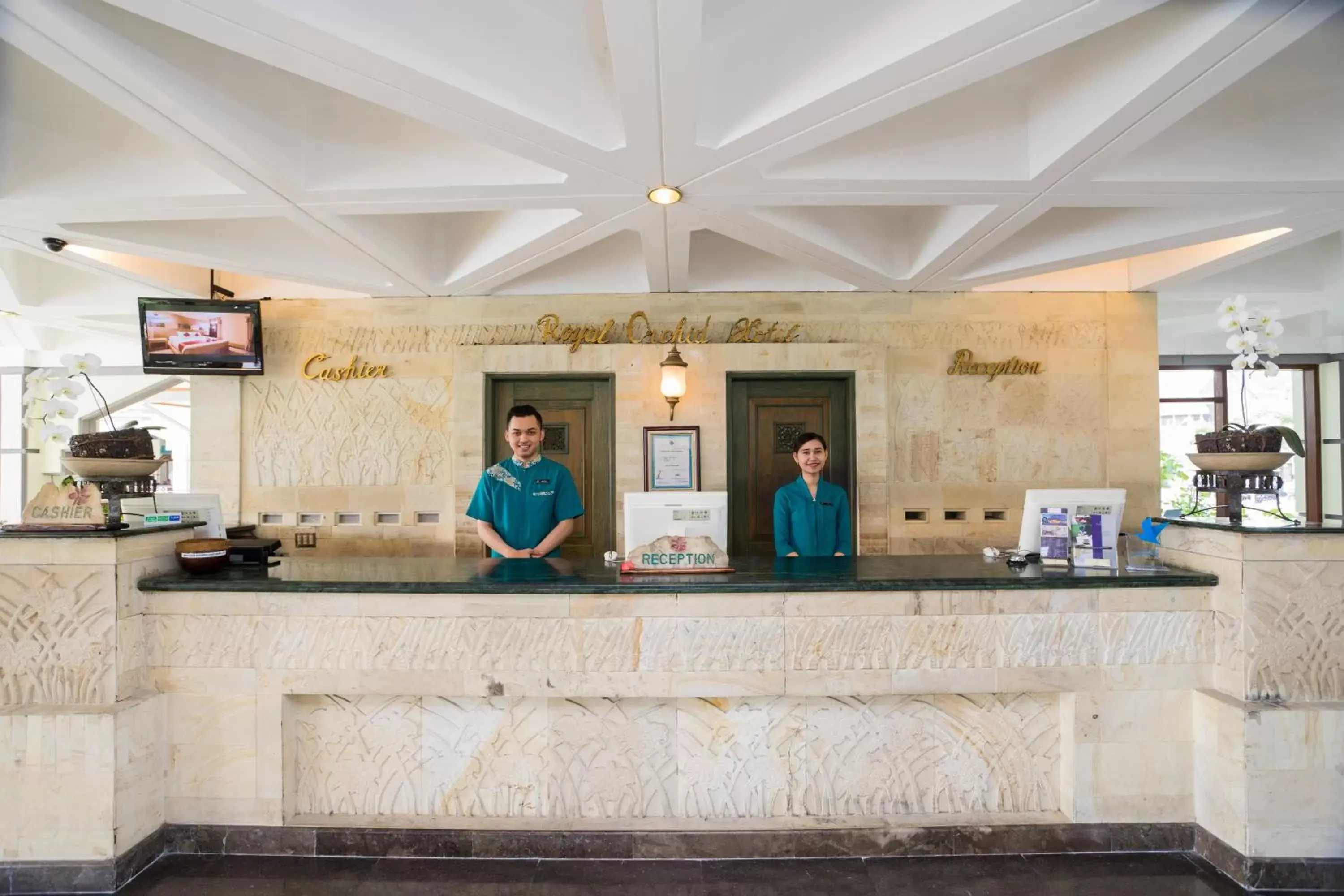 Lobby or reception in Royal Orchids Garden Hotel & Condominium