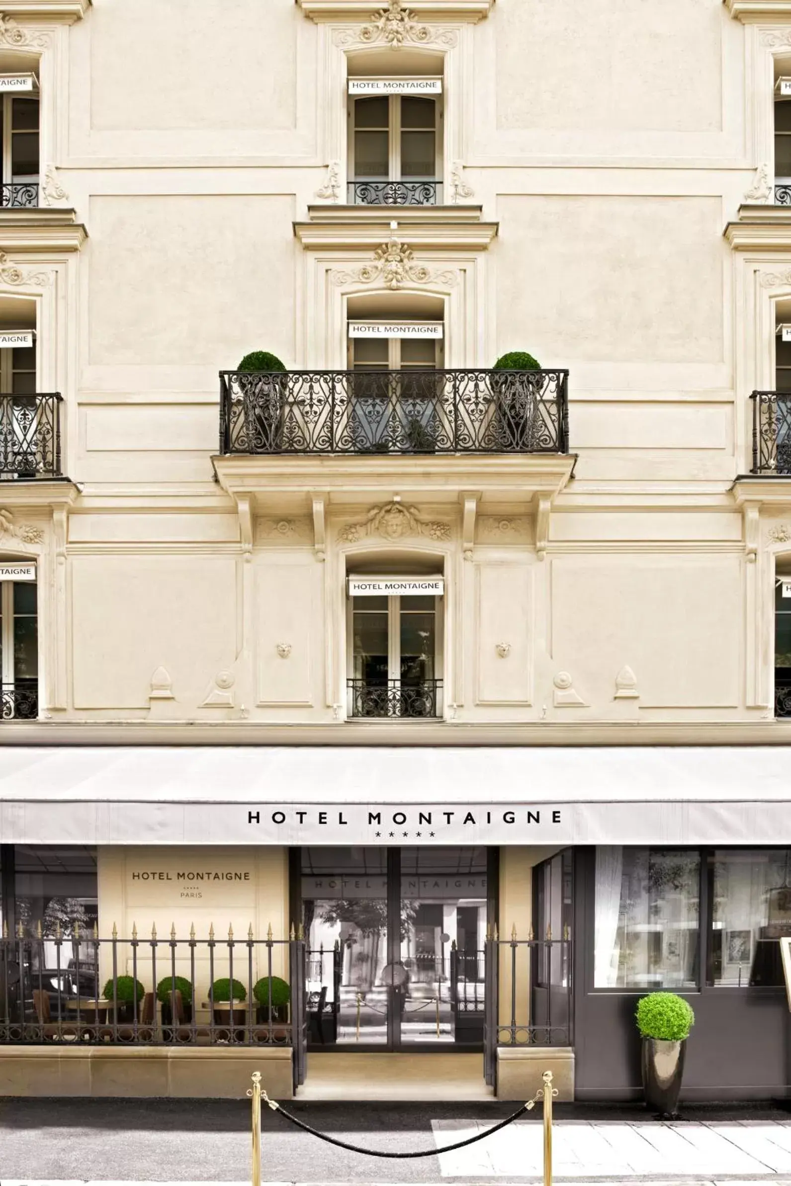 Facade/entrance, Property Building in Hotel Montaigne