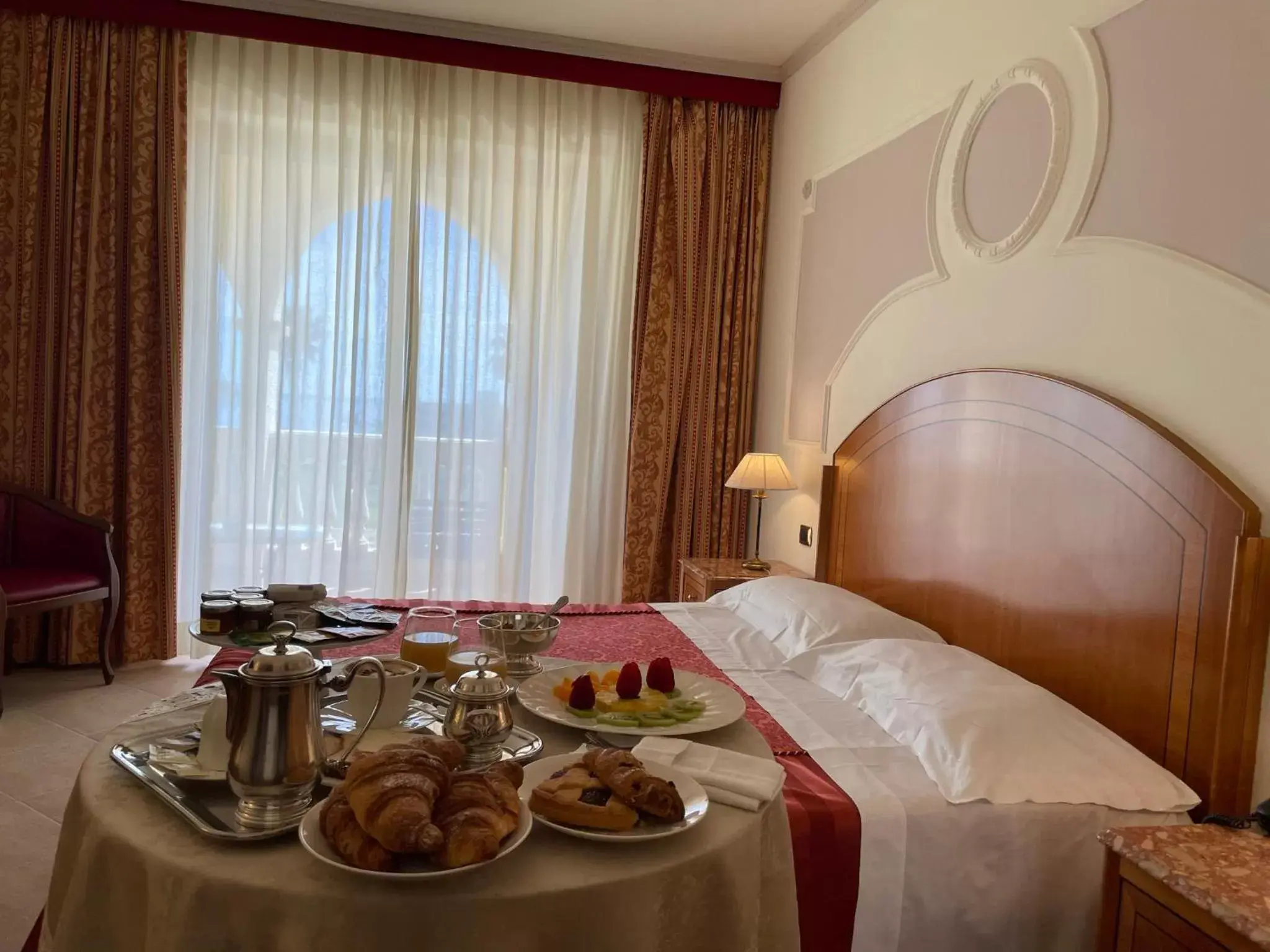 Bedroom, Bed in Parco dei Principi Hotel