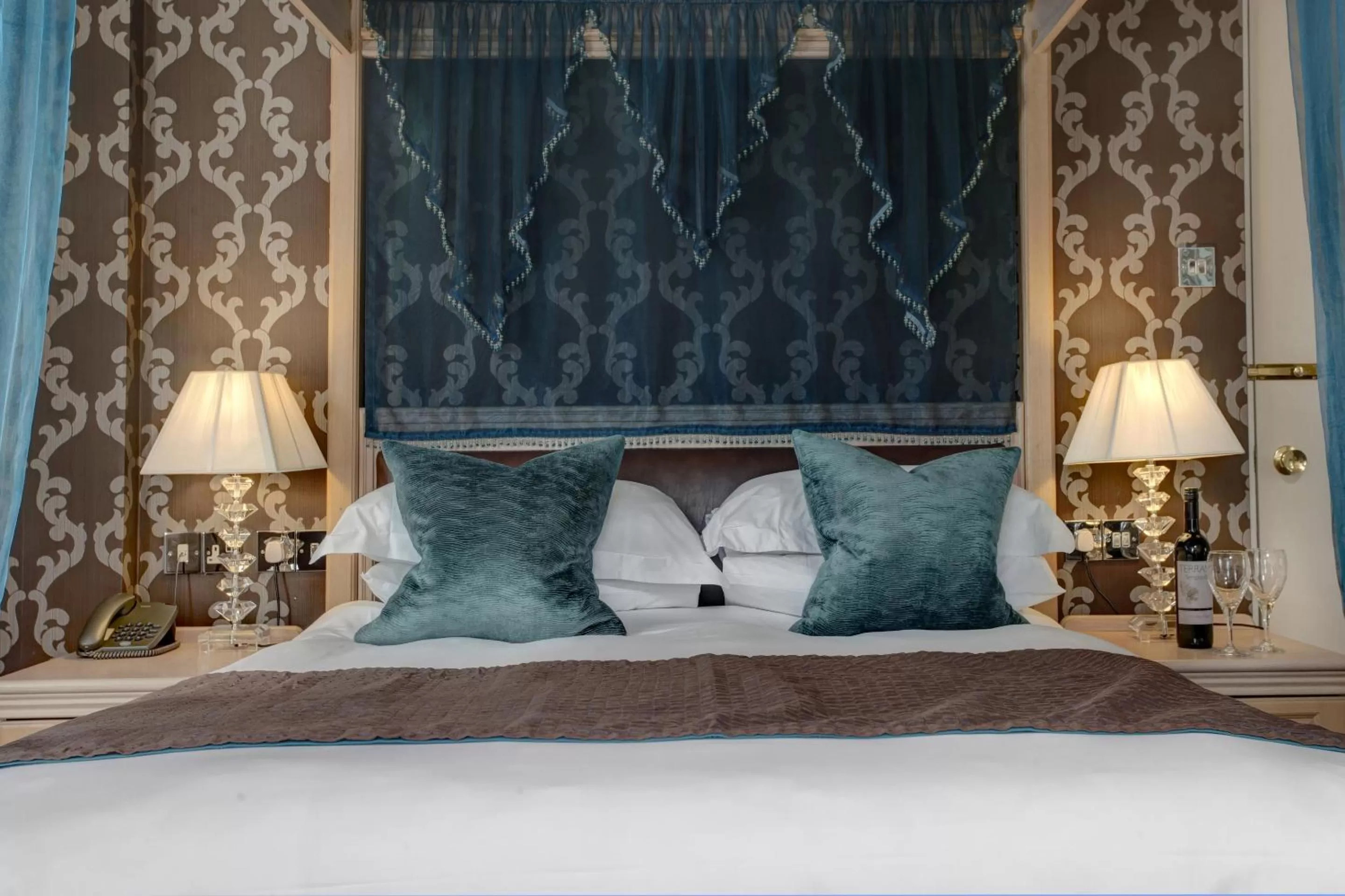 Photo of the whole room, Bed in Ivy Hill Hotel, Sure Hotel Collection by Best Western